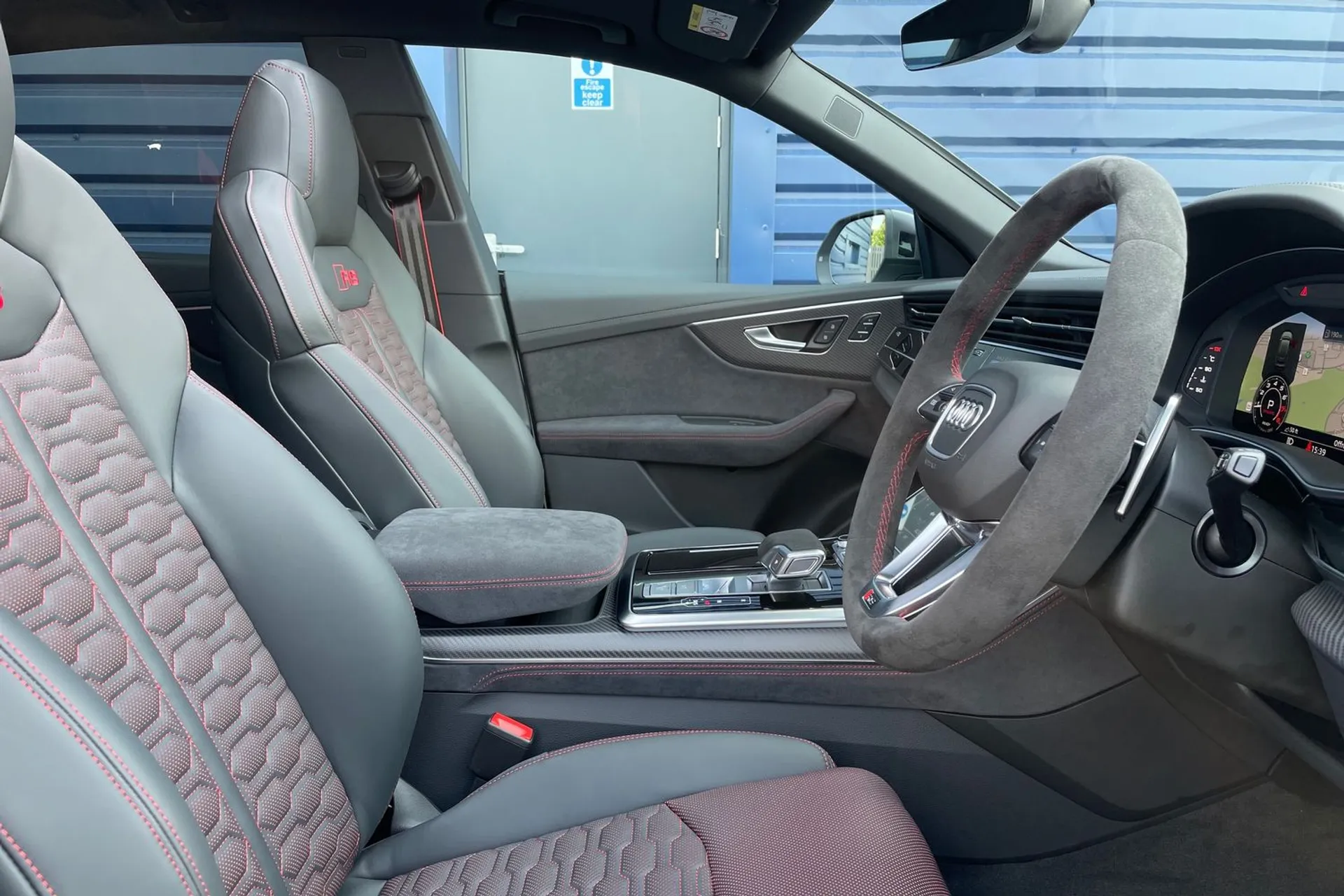 Audi RS Q8 thumbnail image number 25