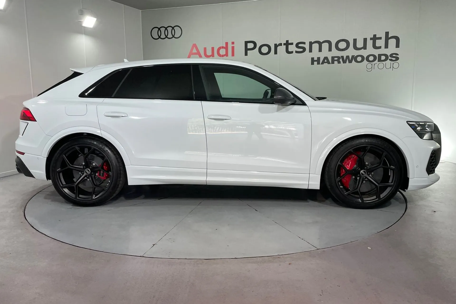 Audi RS Q8 thumbnail image number 2