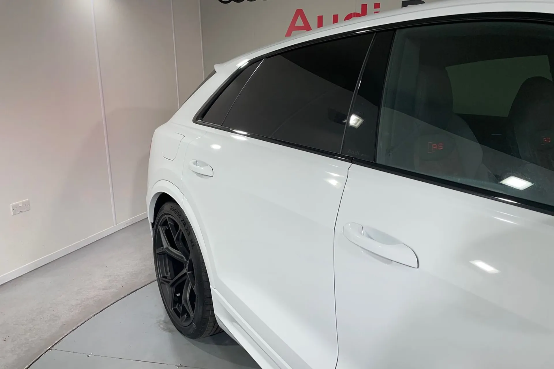 Audi RS Q8 thumbnail image number 13