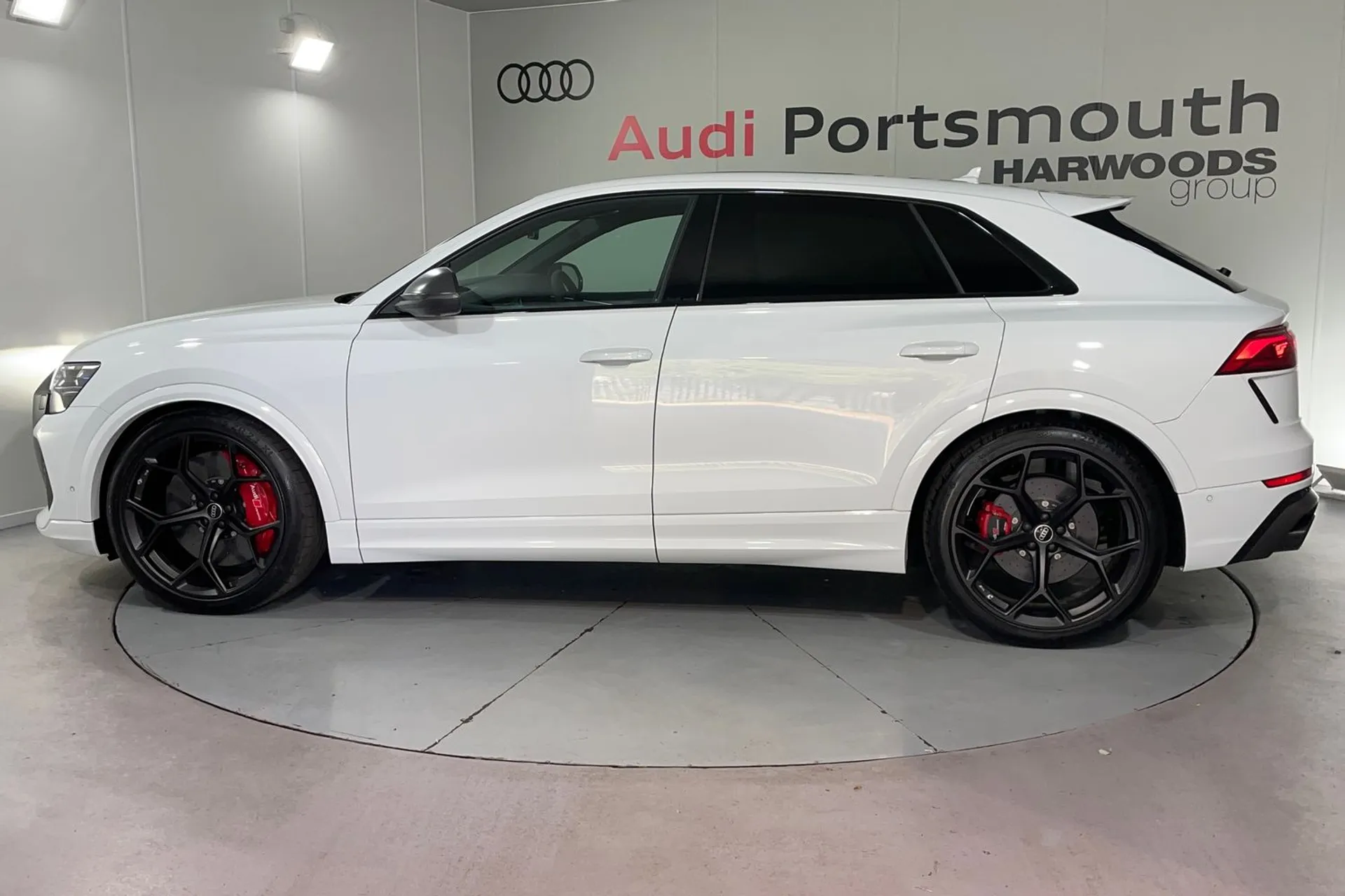 Audi RS Q8 thumbnail image number 12