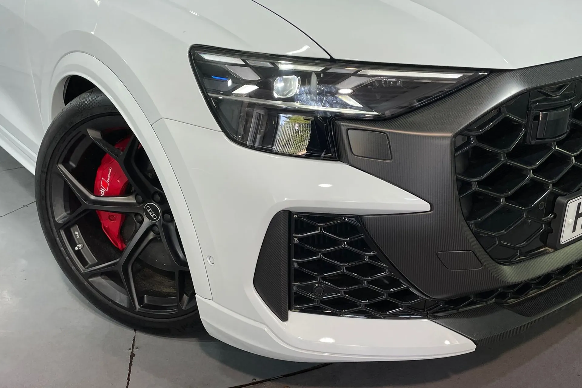 Audi RS Q8 thumbnail image number 10
