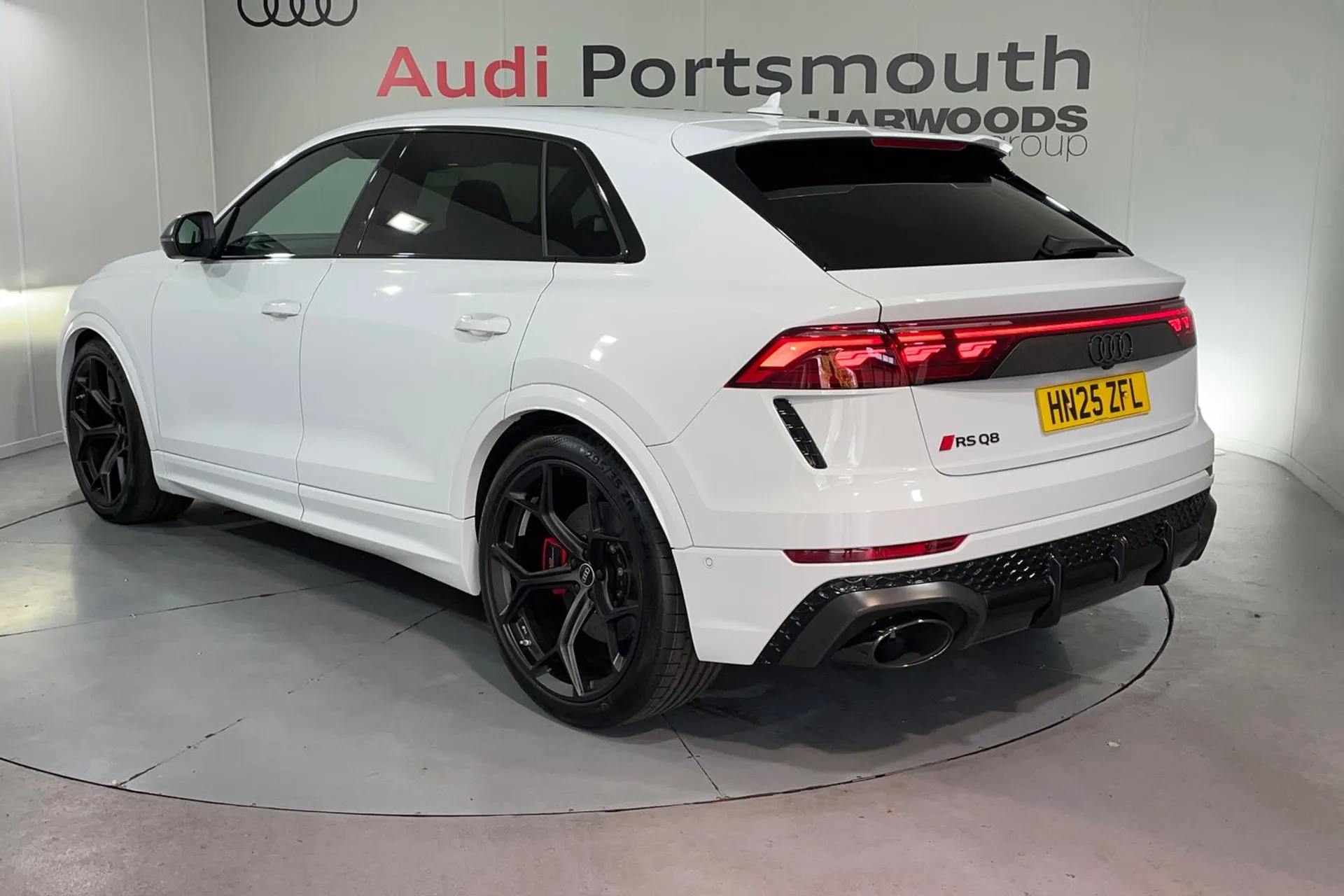 Audi RS Q8 thumbnail image number 9