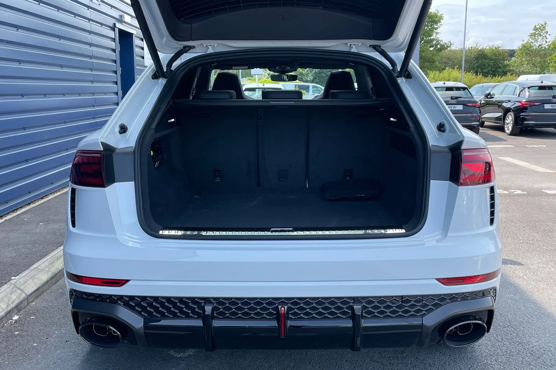 Audi RS Q8 thumbnail image number 18