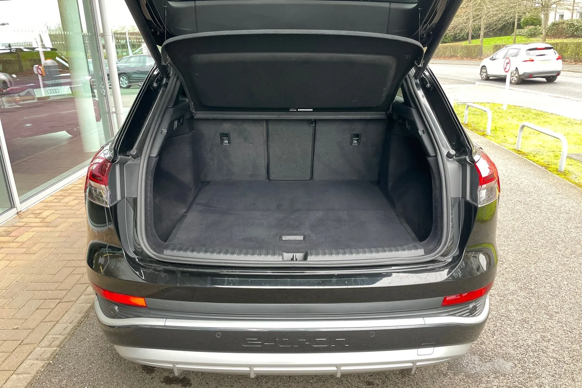 Audi Q4 thumbnail image number 20