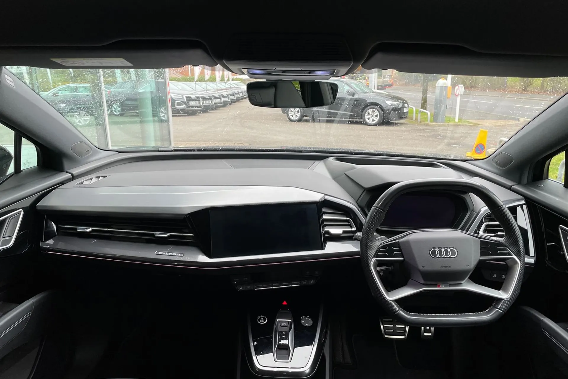 Audi Q4 thumbnail image number 7
