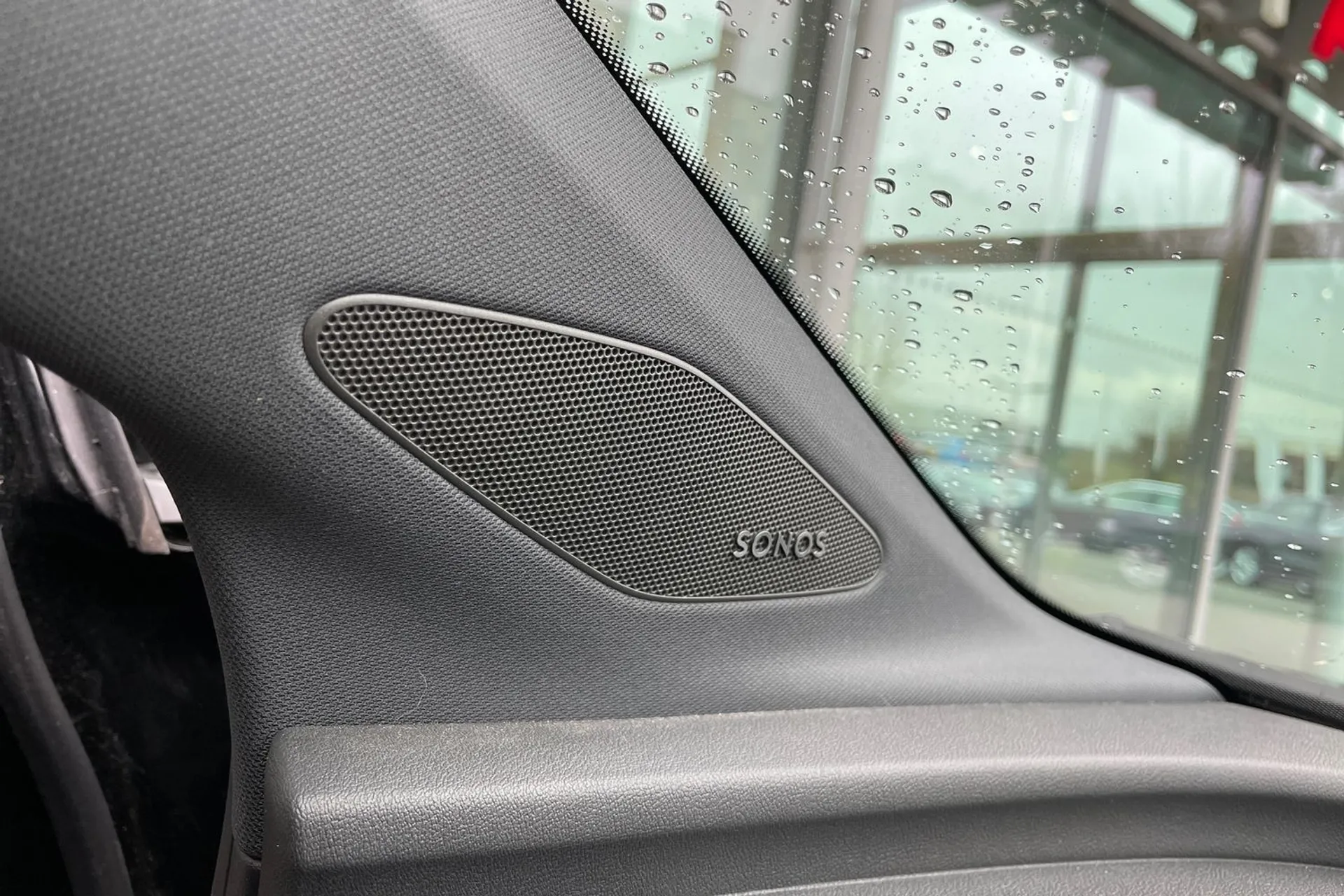 Audi Q4 thumbnail image number 28