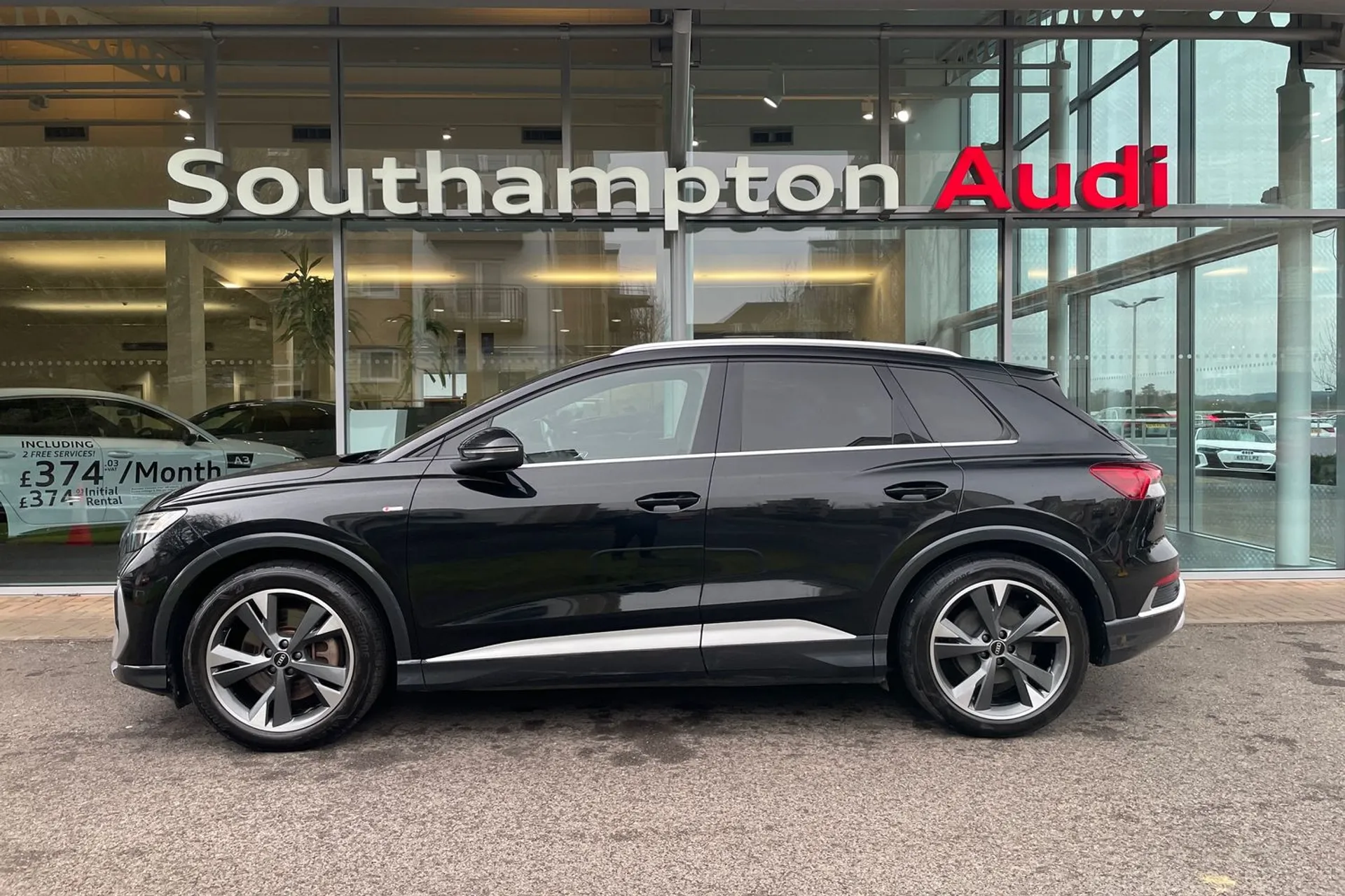 Audi Q4 thumbnail image number 11