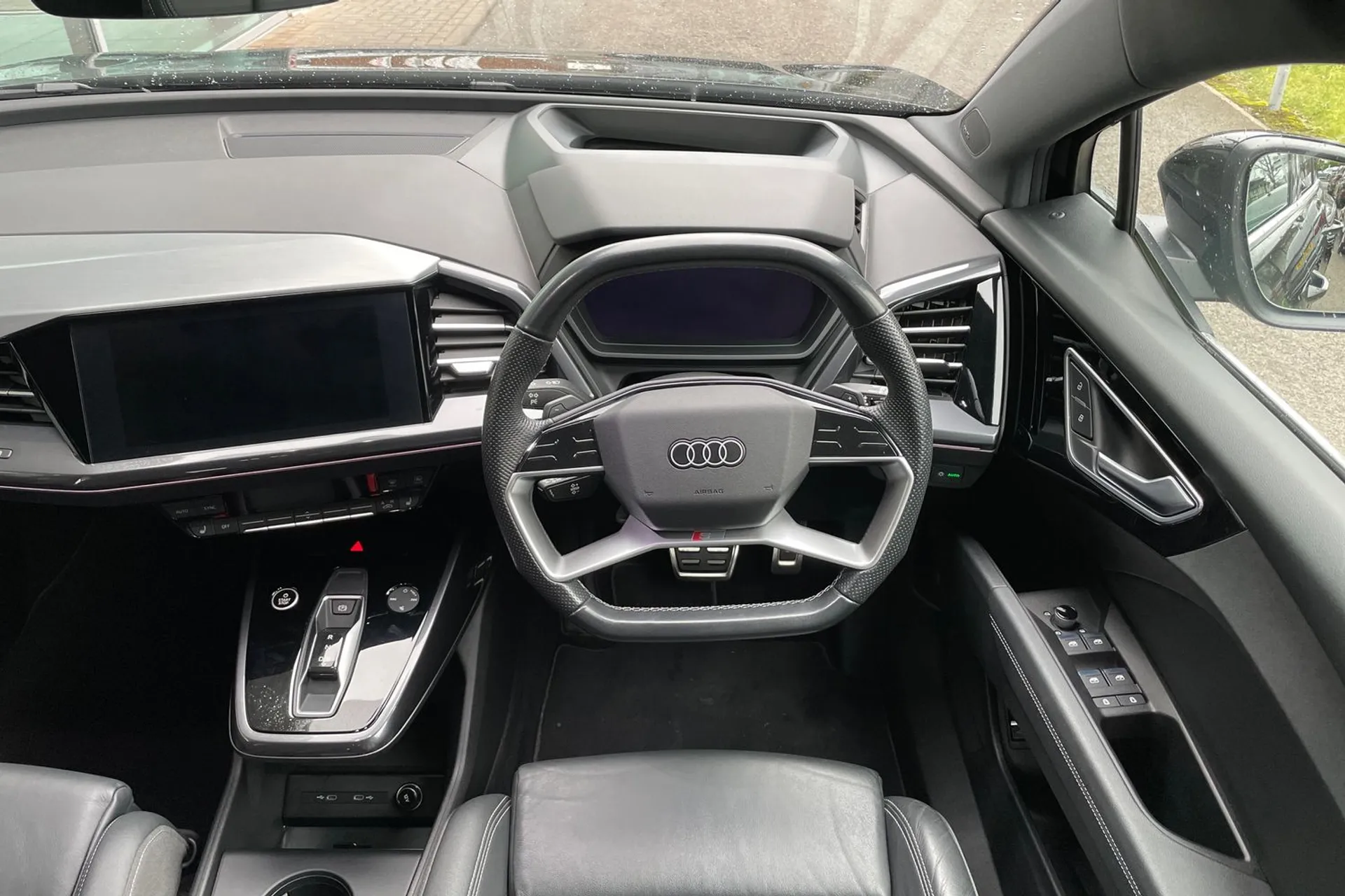 Audi Q4 thumbnail image number 33