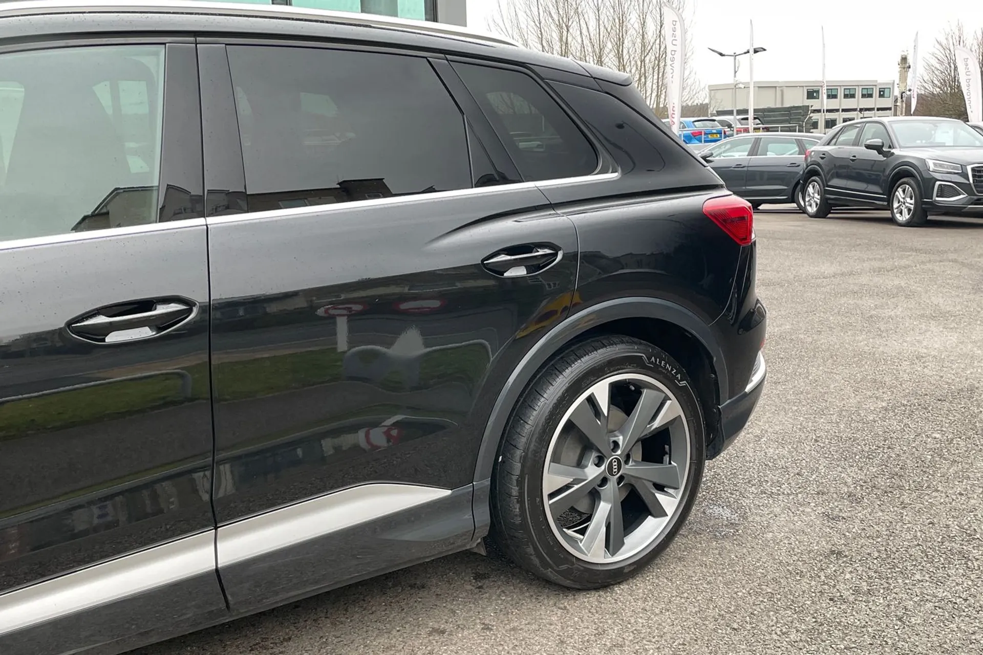 Audi Q4 thumbnail image number 14
