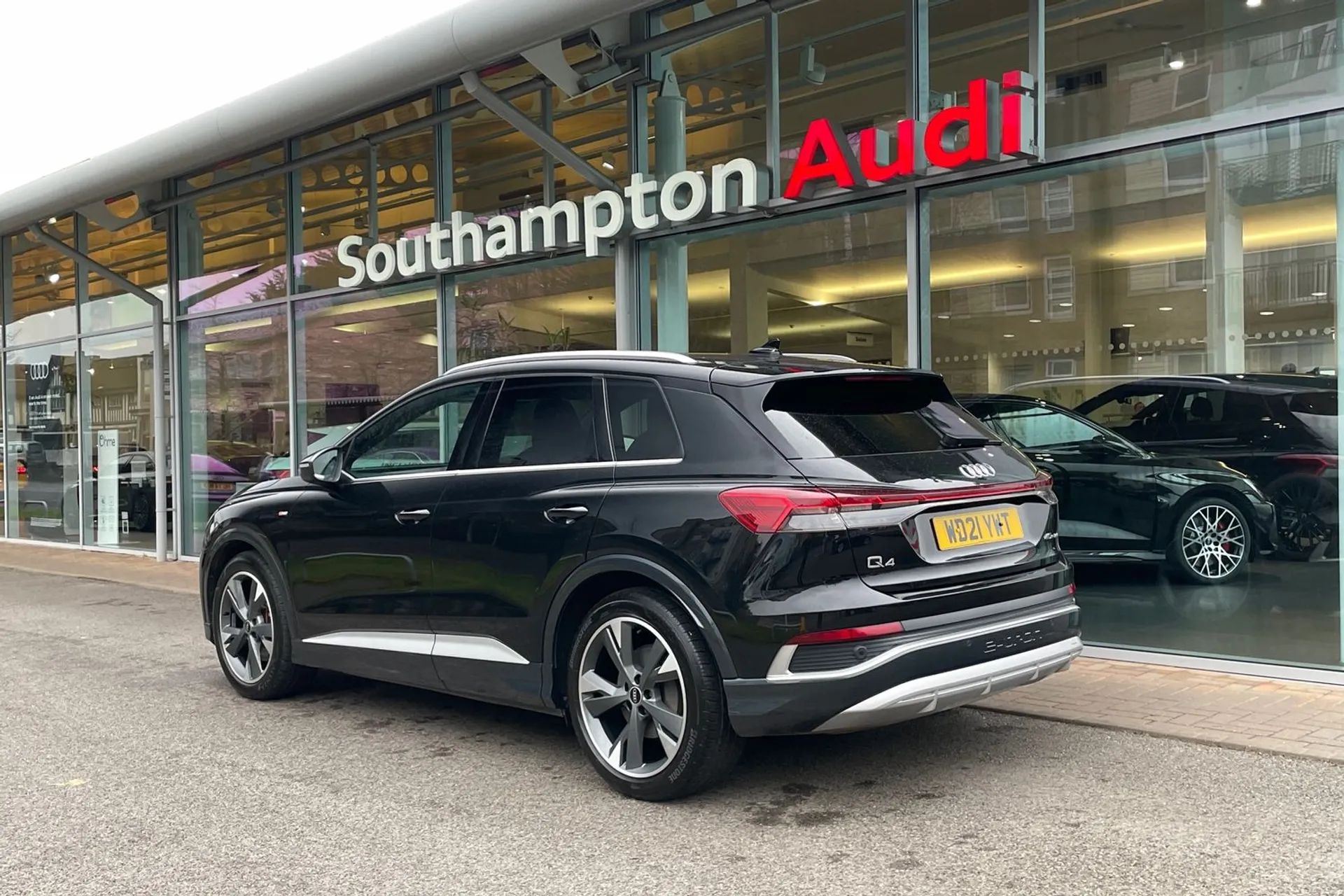 Audi Q4 thumbnail image number 3