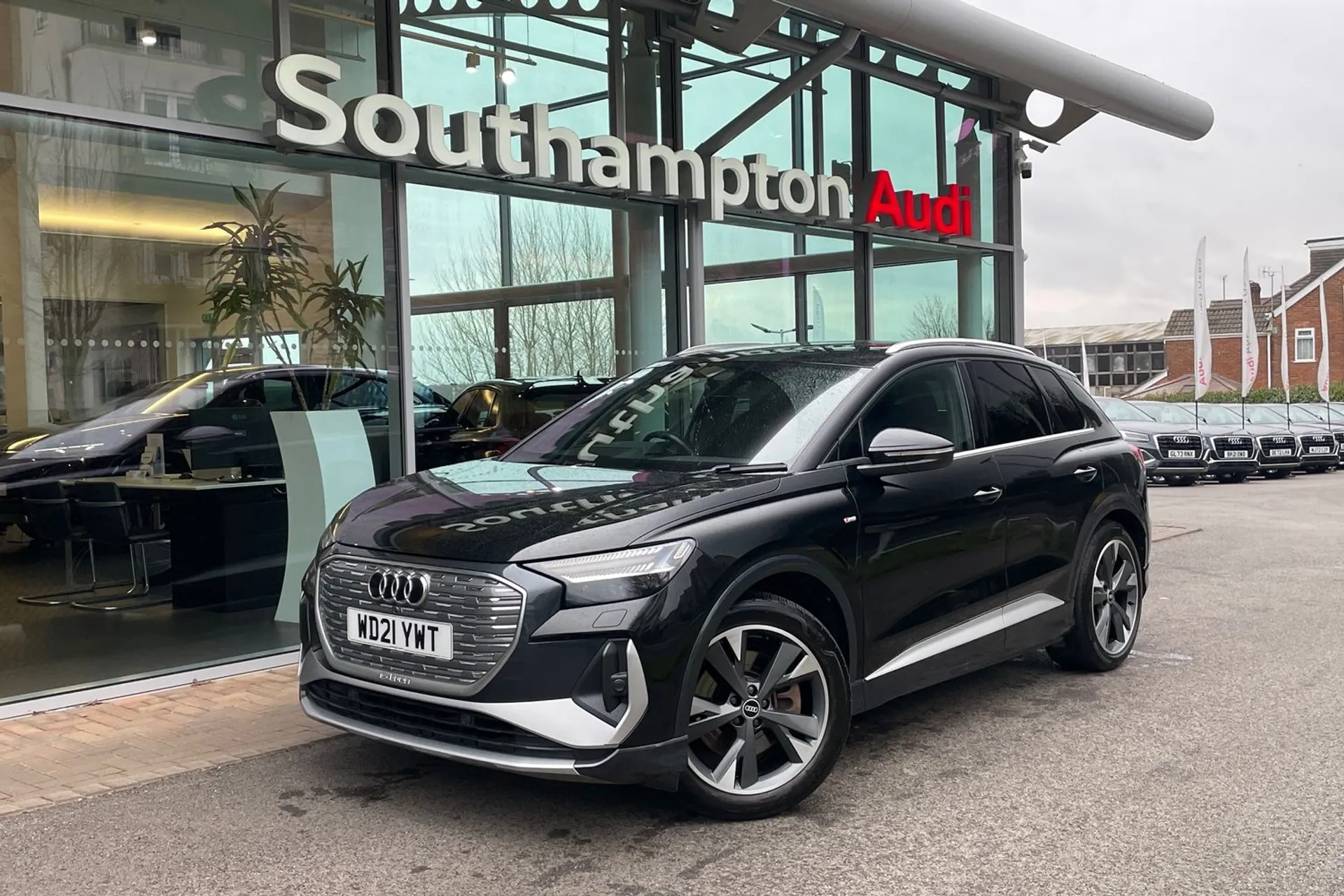 Audi Q4 thumbnail image number 12