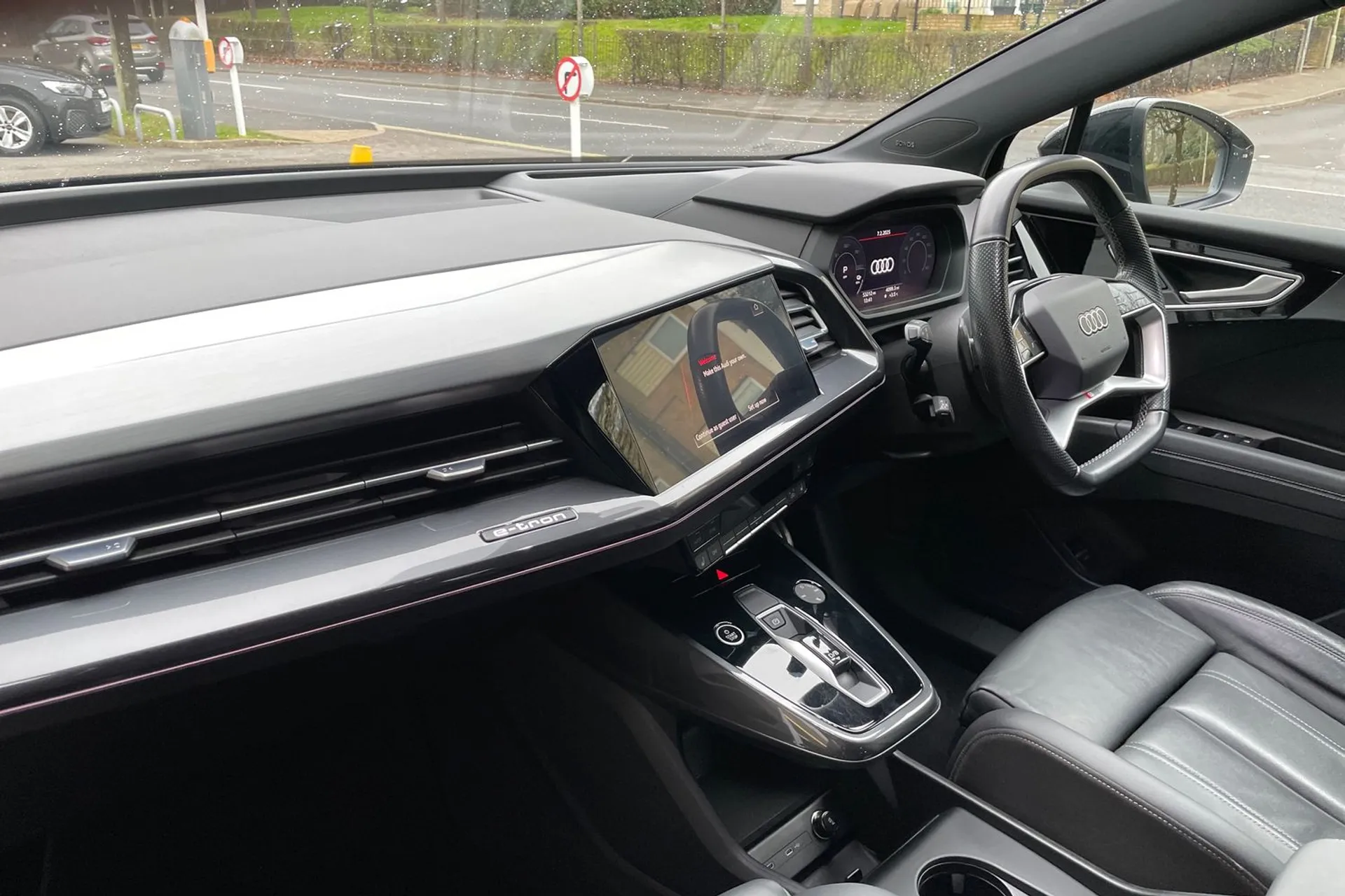 Audi Q4 thumbnail image number 2