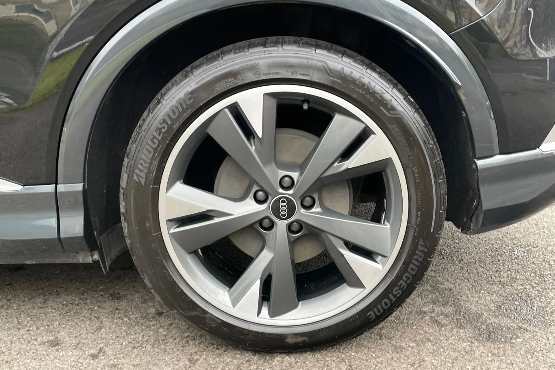 Audi Q4 thumbnail image number 5