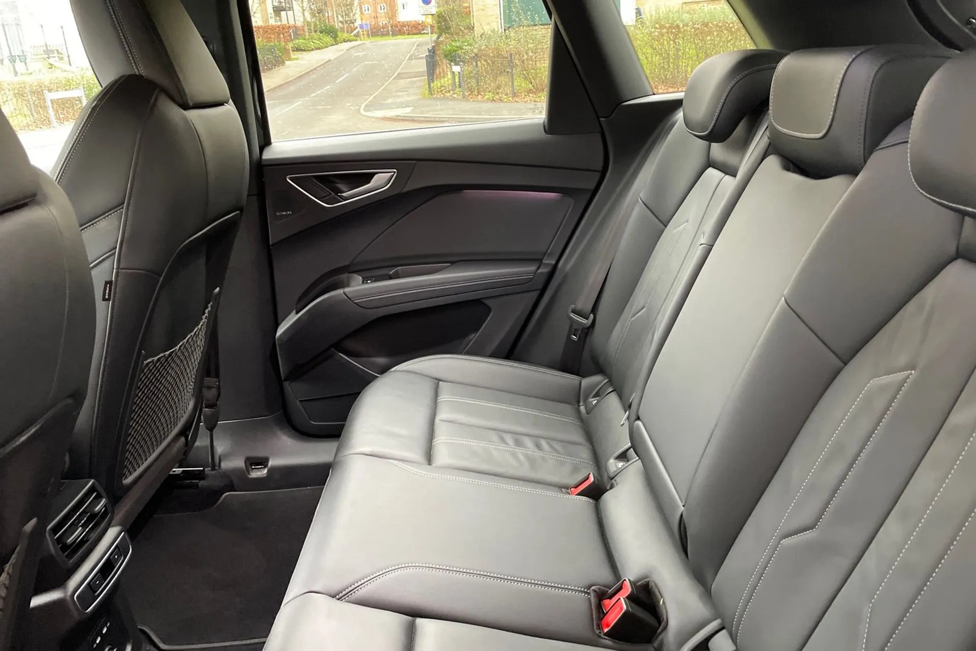 Audi Q4 thumbnail image number 29
