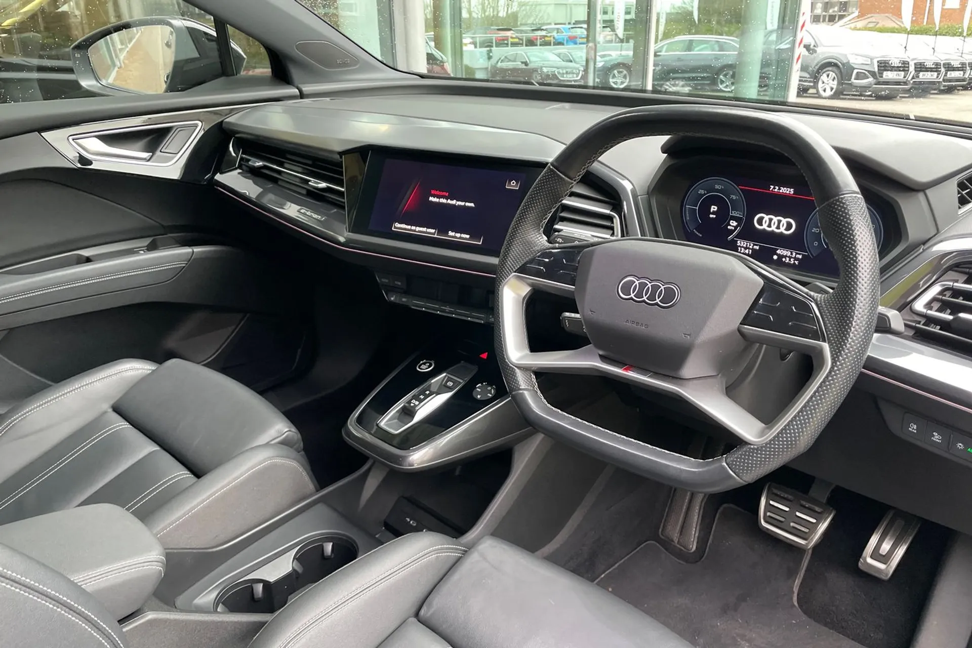 Audi Q4 thumbnail image number 6