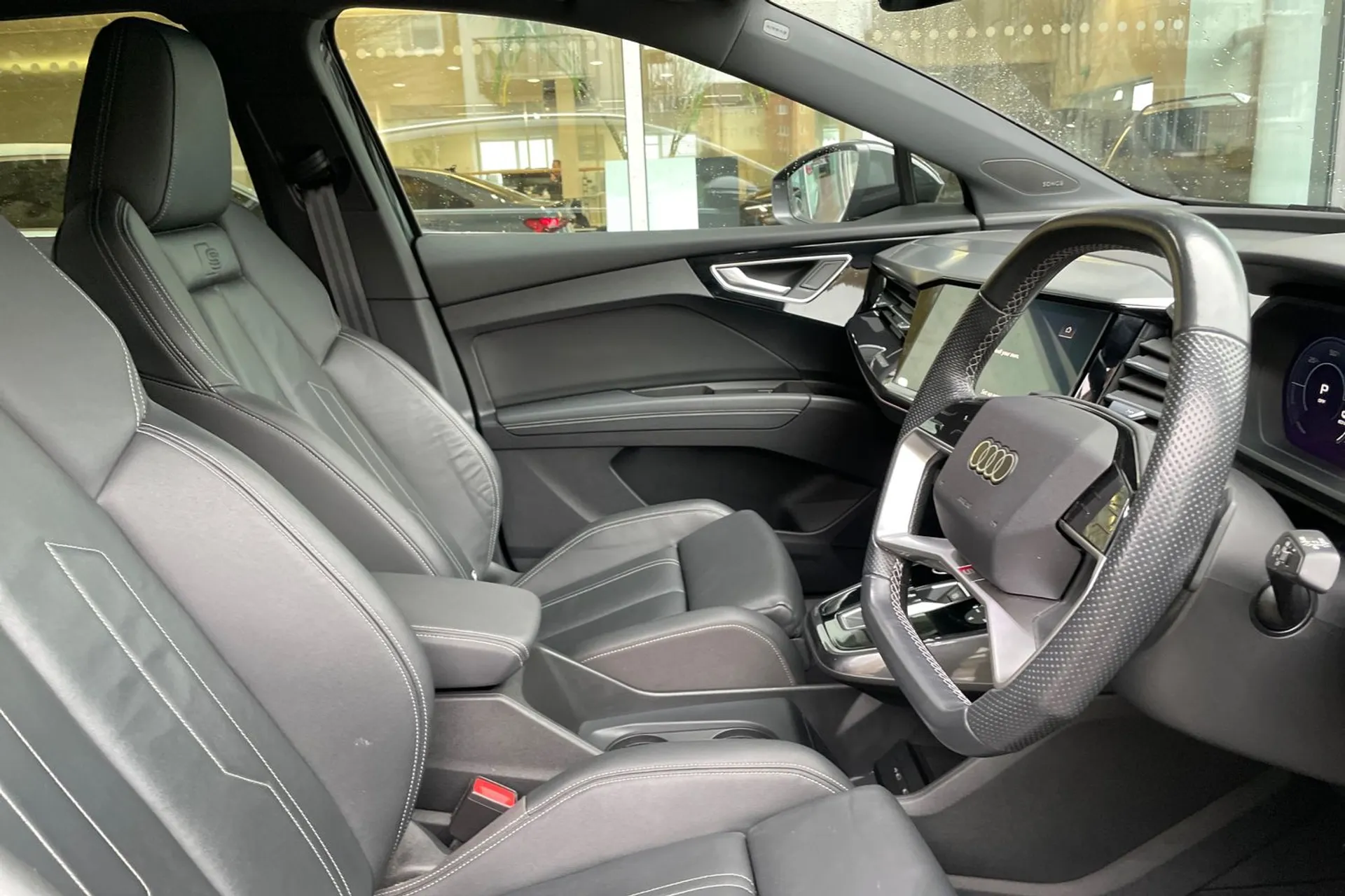 Audi Q4 thumbnail image number 26