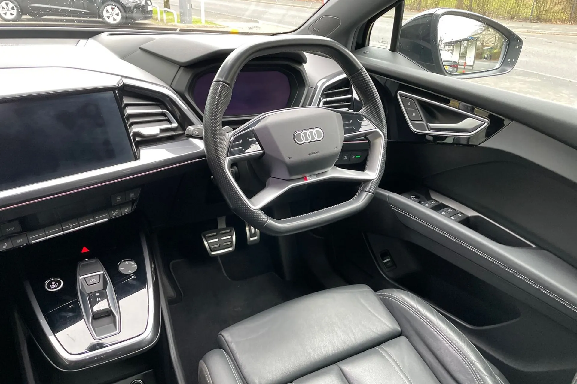 Audi Q4 thumbnail image number 32