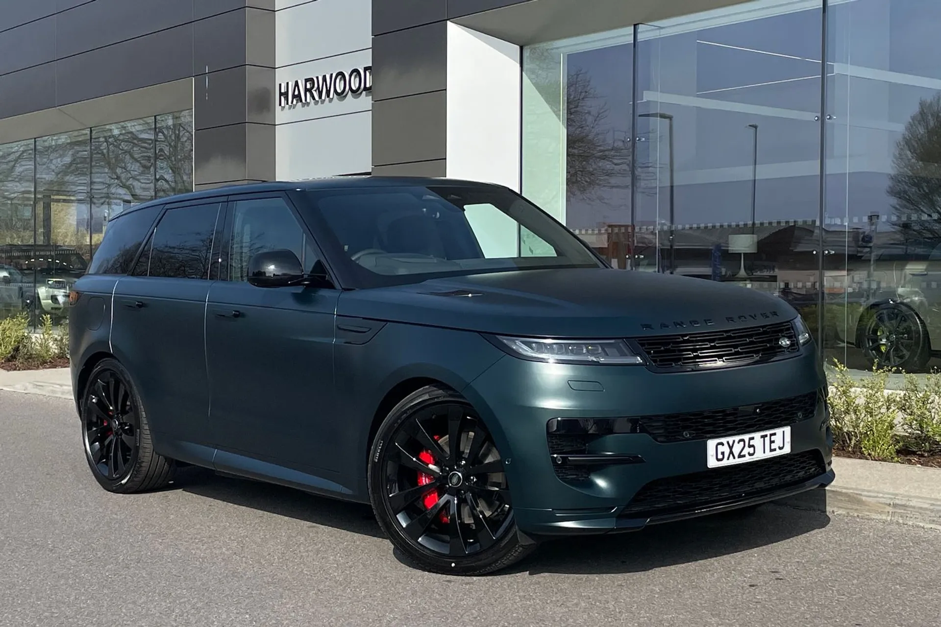 LAND ROVER RANGE ROVER SPORT focused image