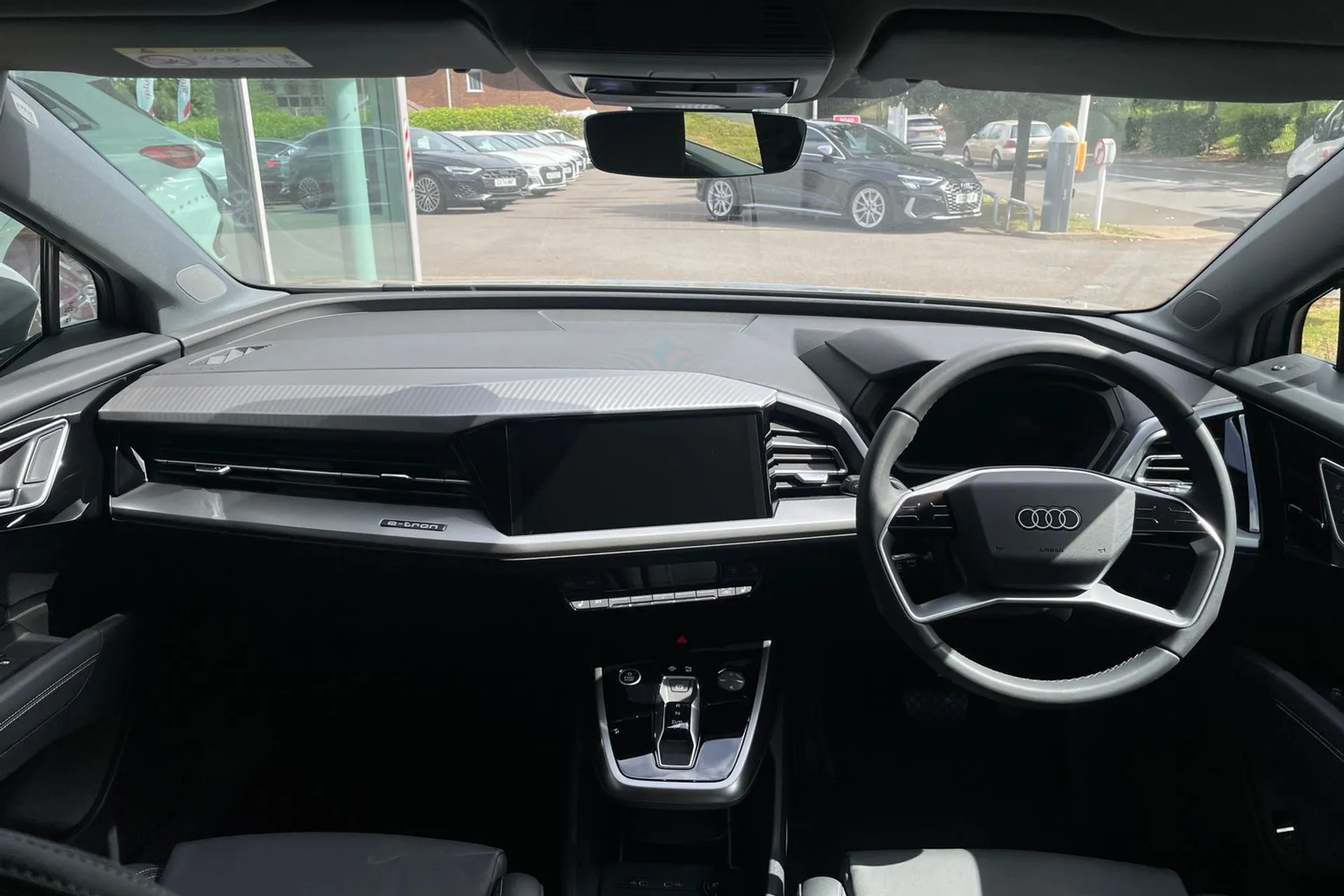 Audi Q4 thumbnail image number 3