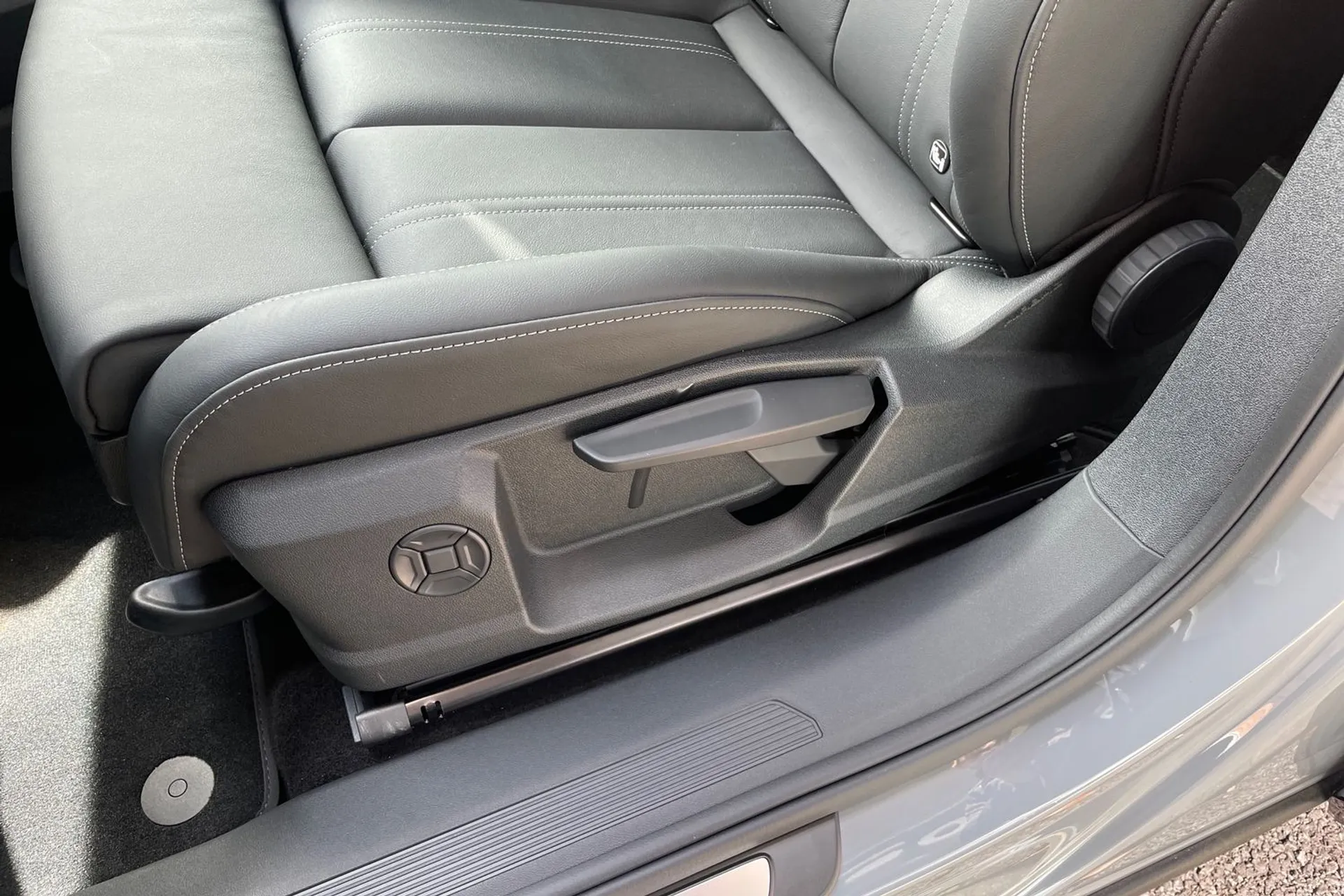 Audi Q4 thumbnail image number 28