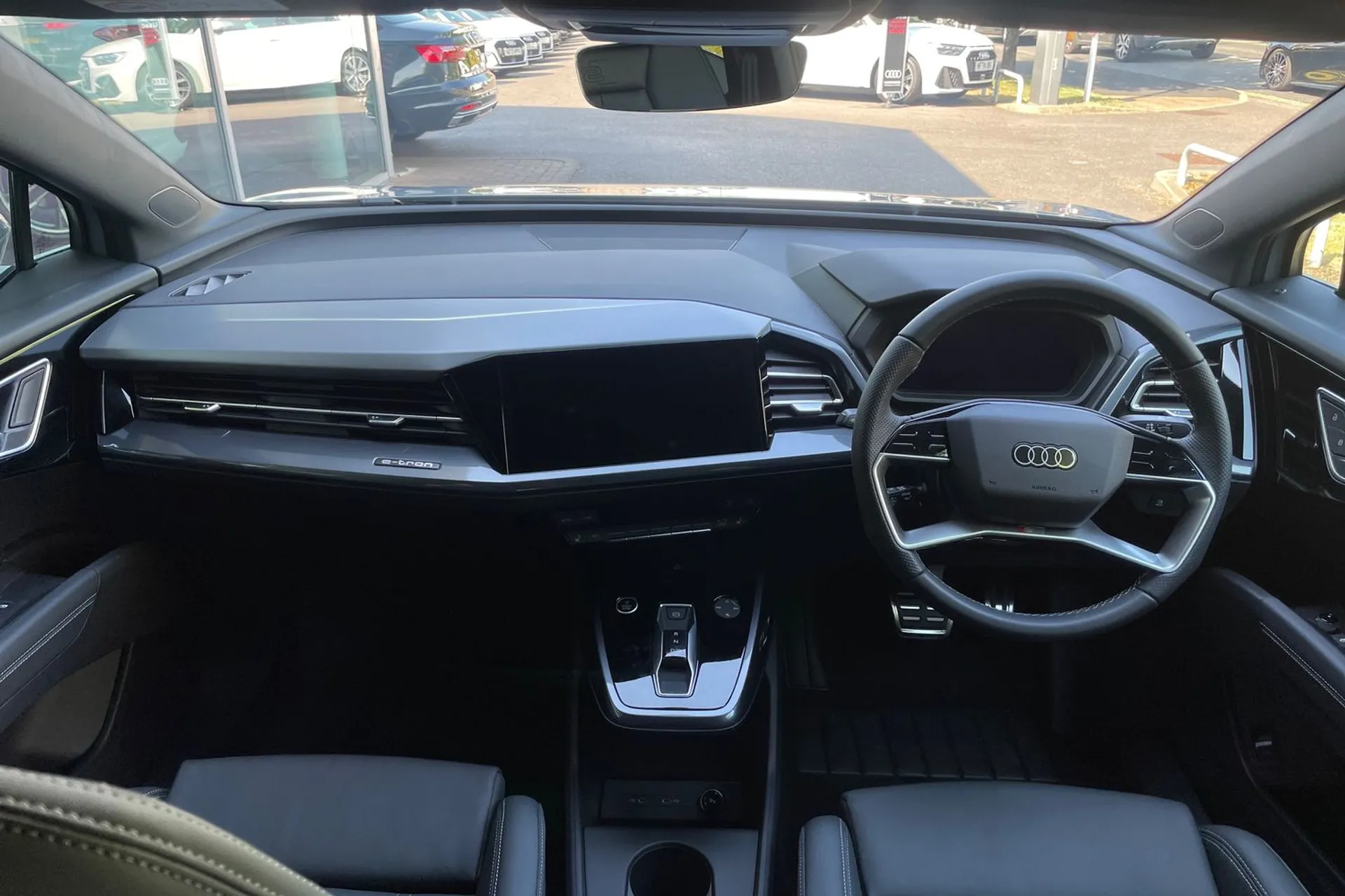 Audi Q4 thumbnail image number 3