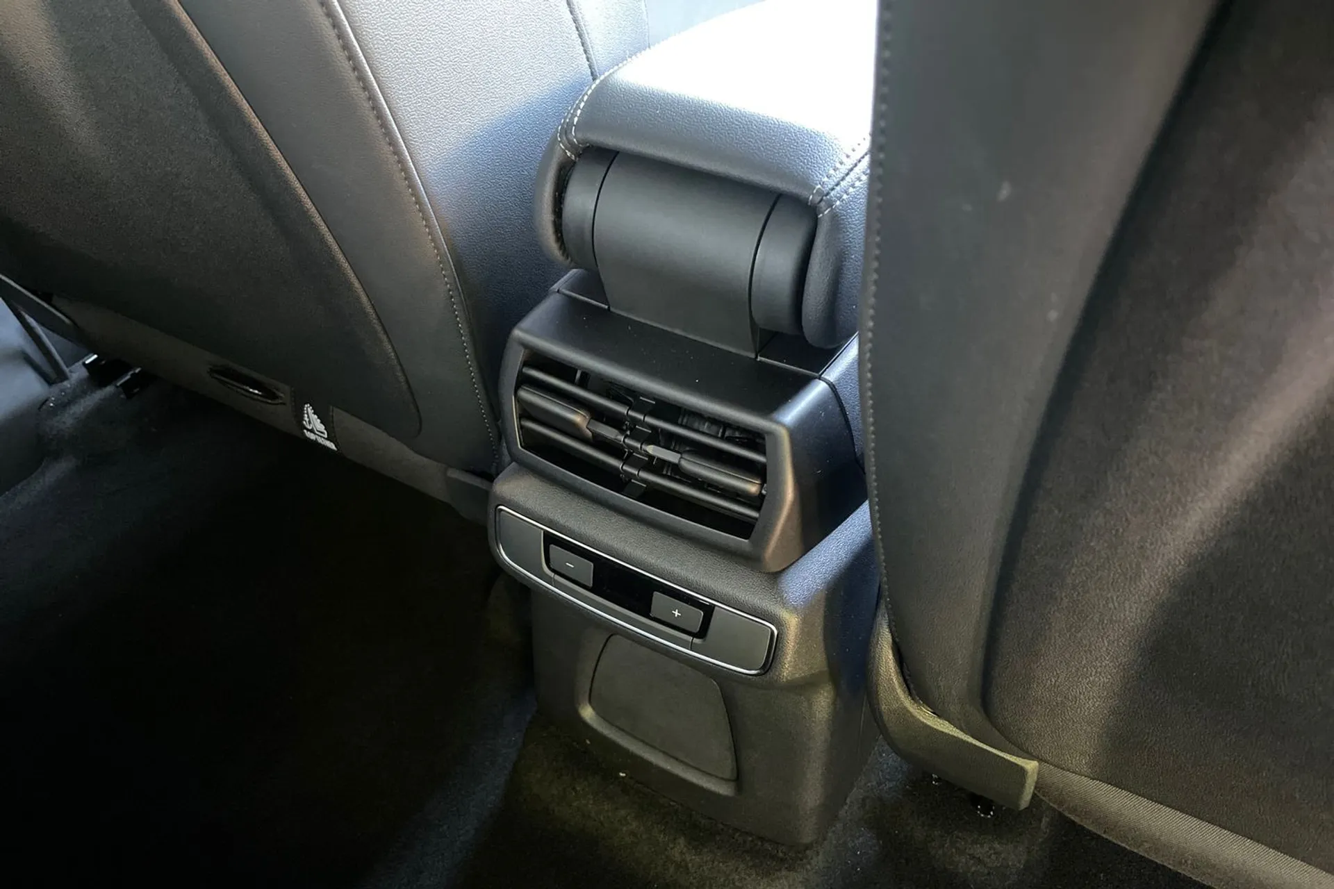 Audi Q4 thumbnail image number 46