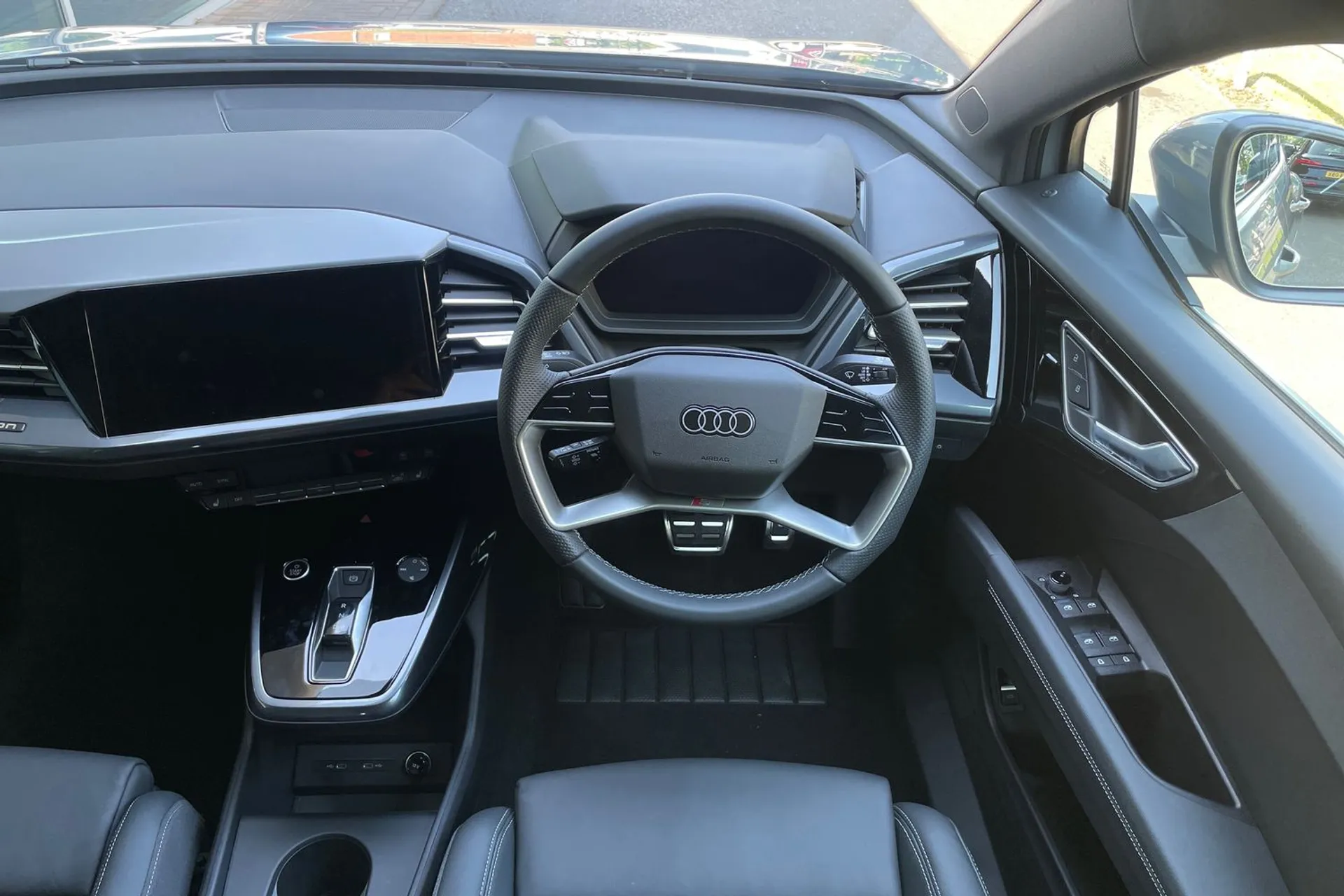 Audi Q4 thumbnail image number 33