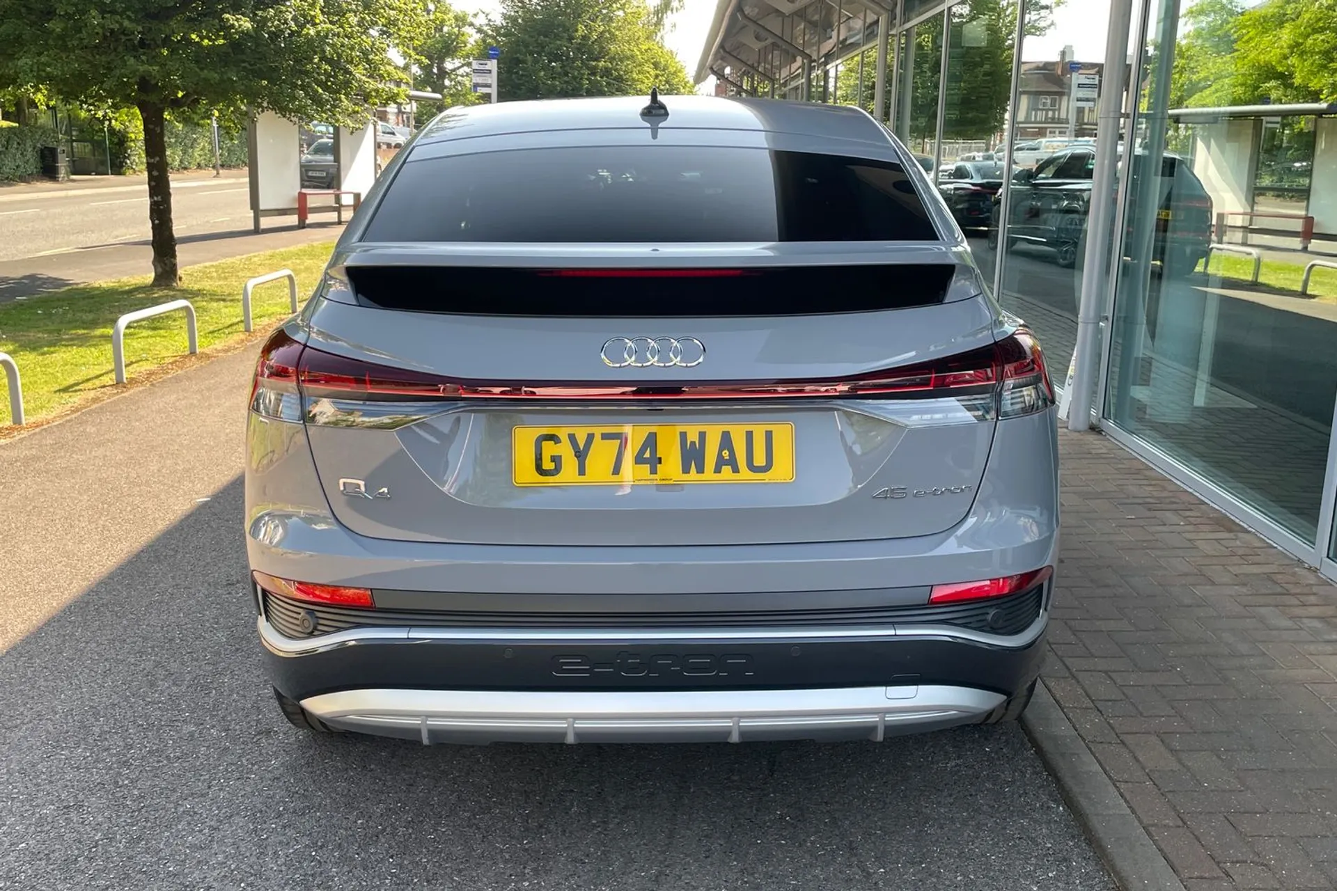 Audi Q4 thumbnail image number 6