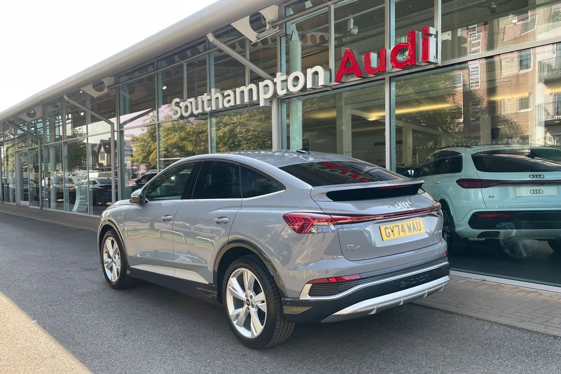 Audi Q4 thumbnail image number 7
