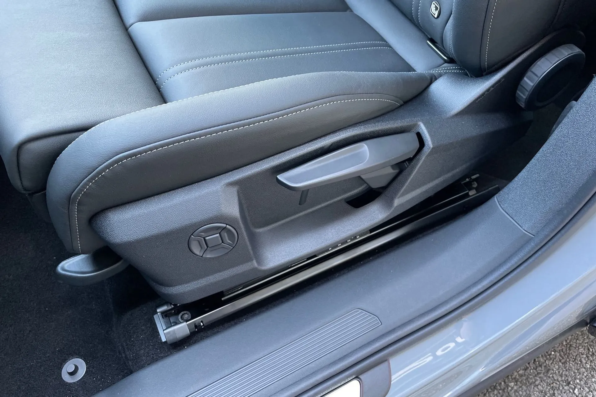 Audi Q4 thumbnail image number 28