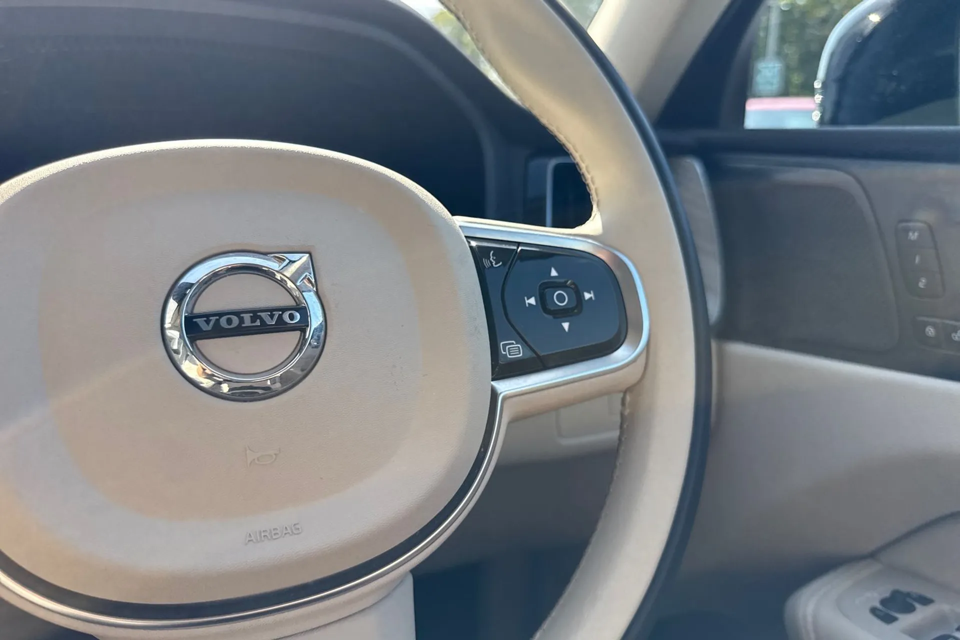 Volvo XC60 thumbnail image number 36