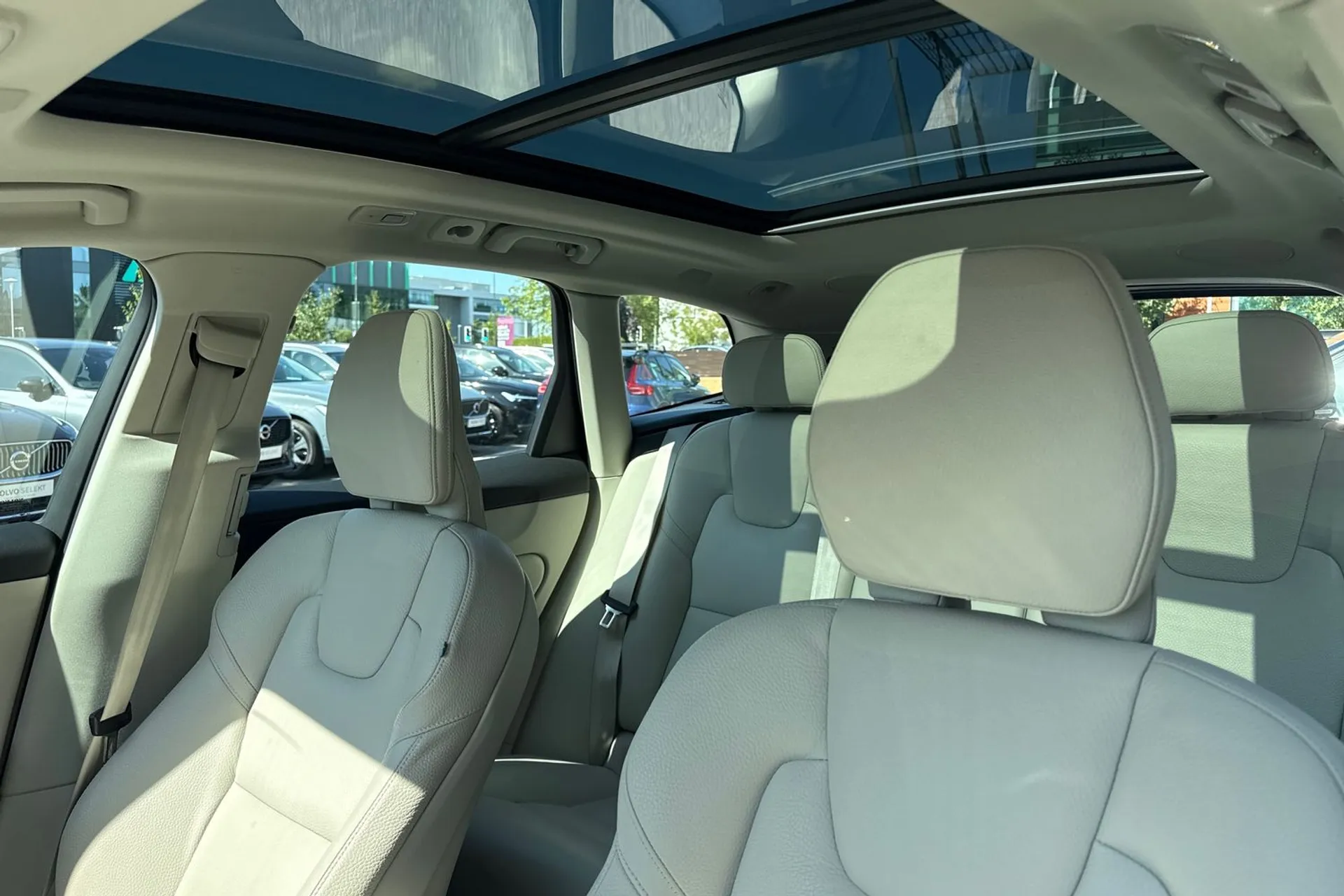 Volvo XC60 thumbnail image number 28