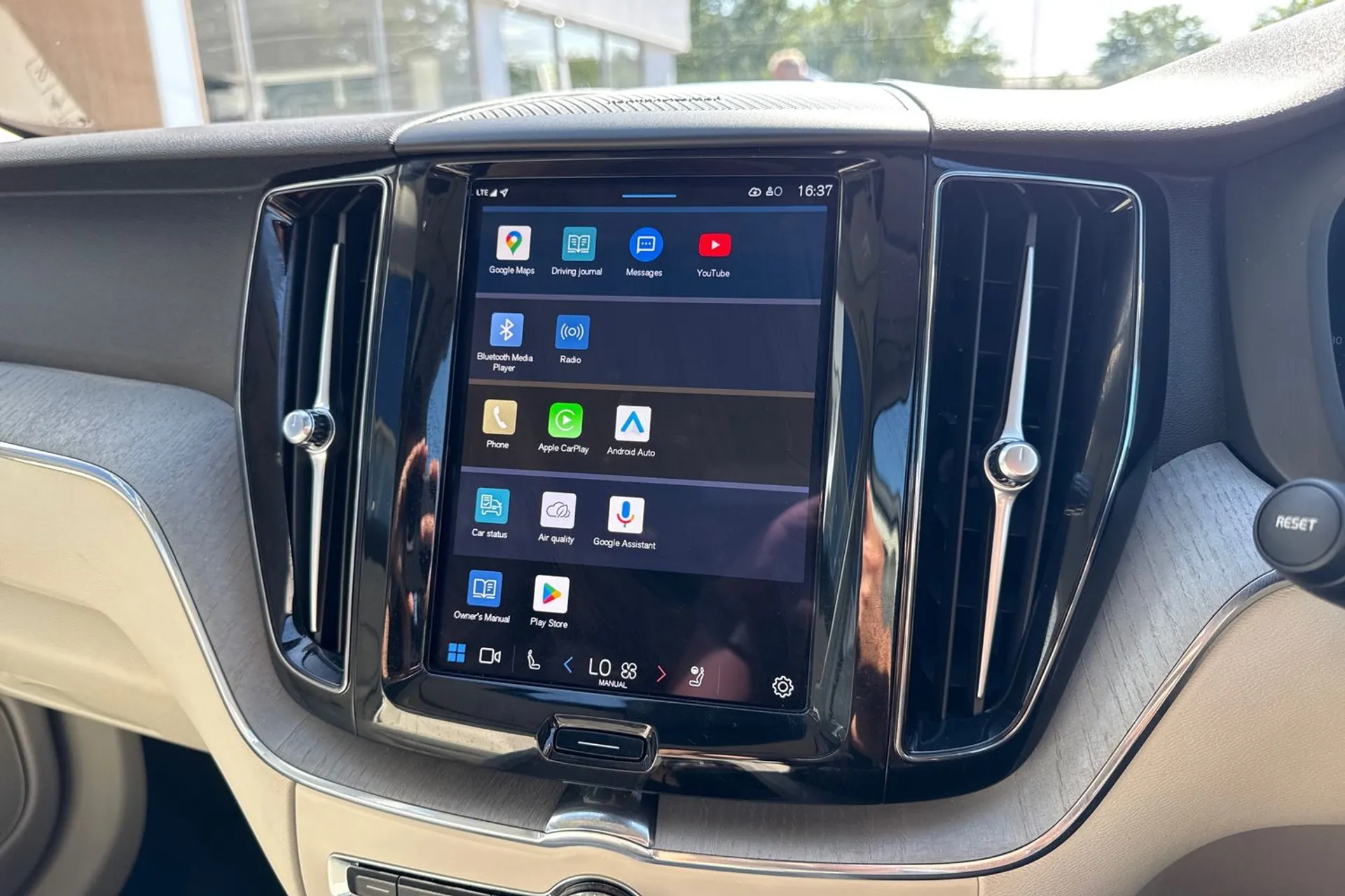 Volvo XC60 thumbnail image number 40