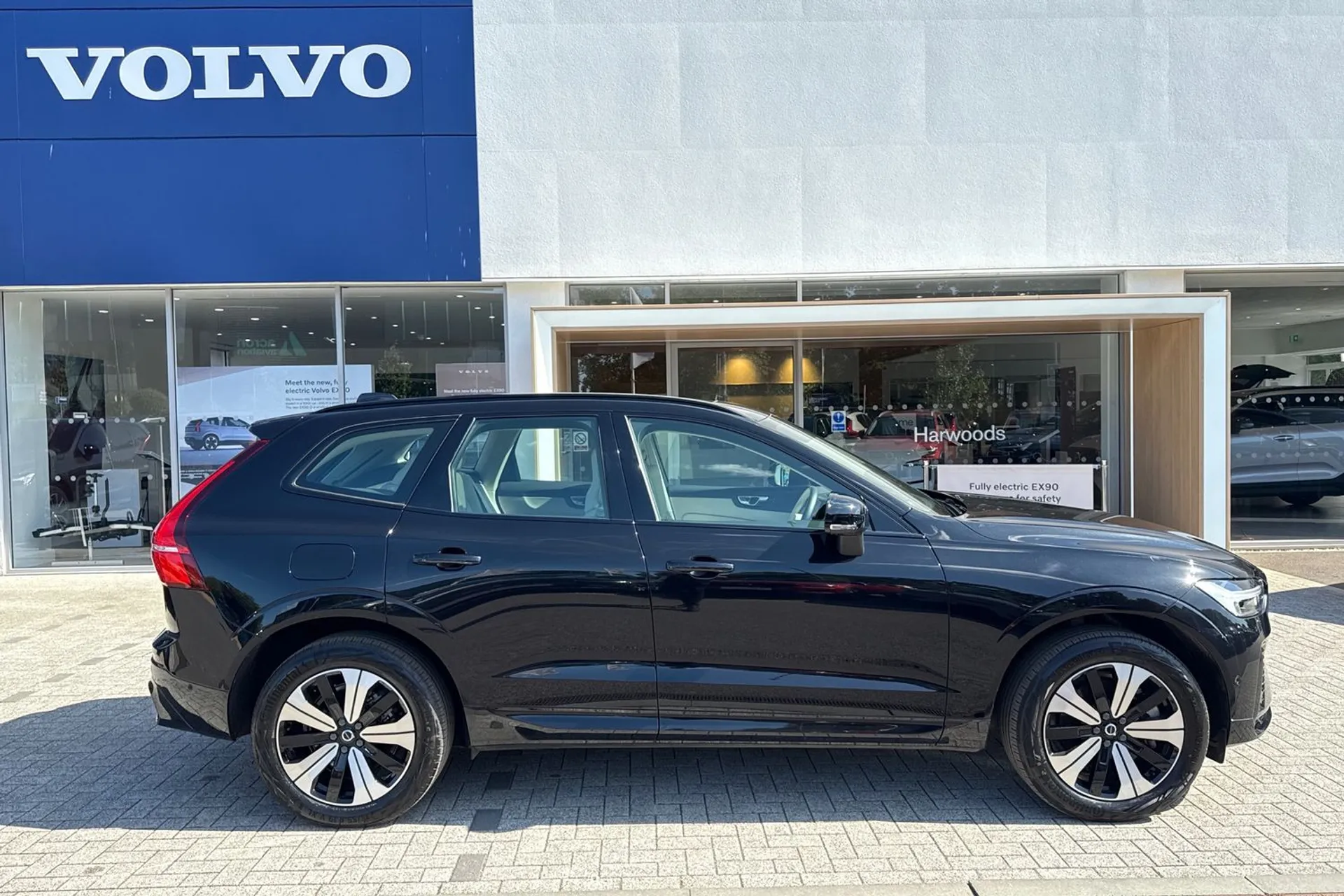 Volvo XC60 thumbnail image number 2