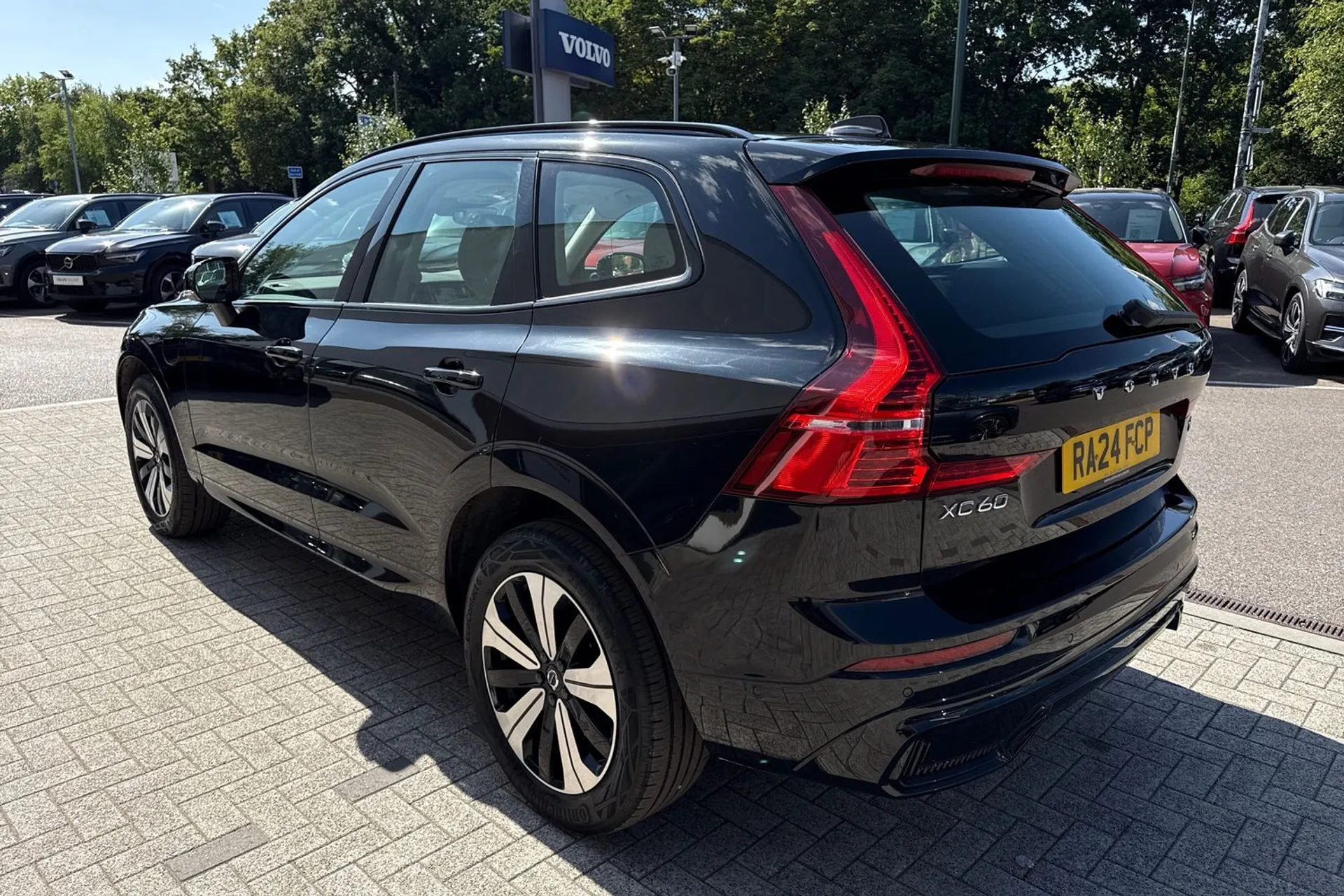 Volvo XC60 thumbnail image number 9