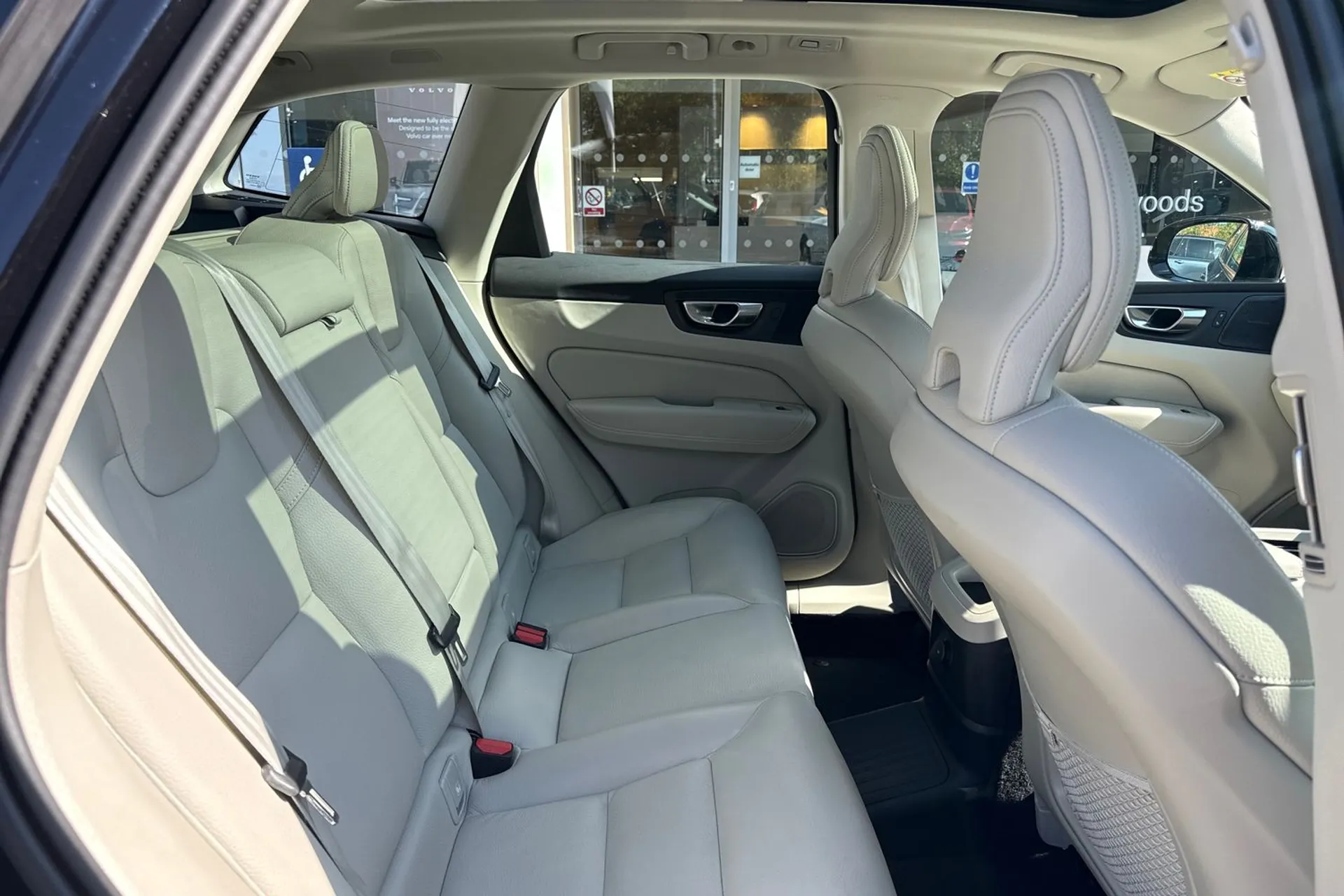 Volvo XC60 thumbnail image number 22