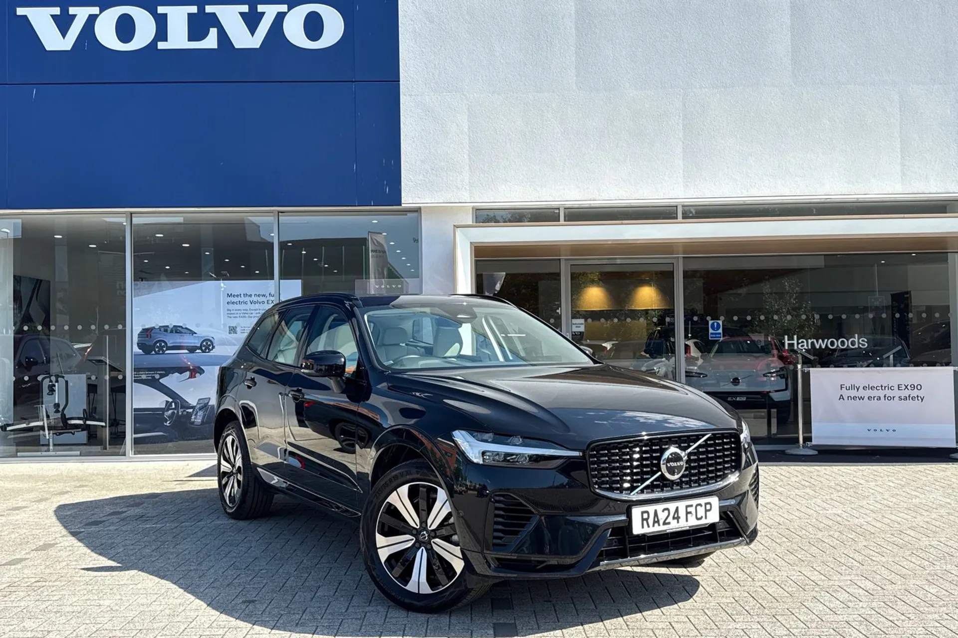 Volvo XC60 focused image