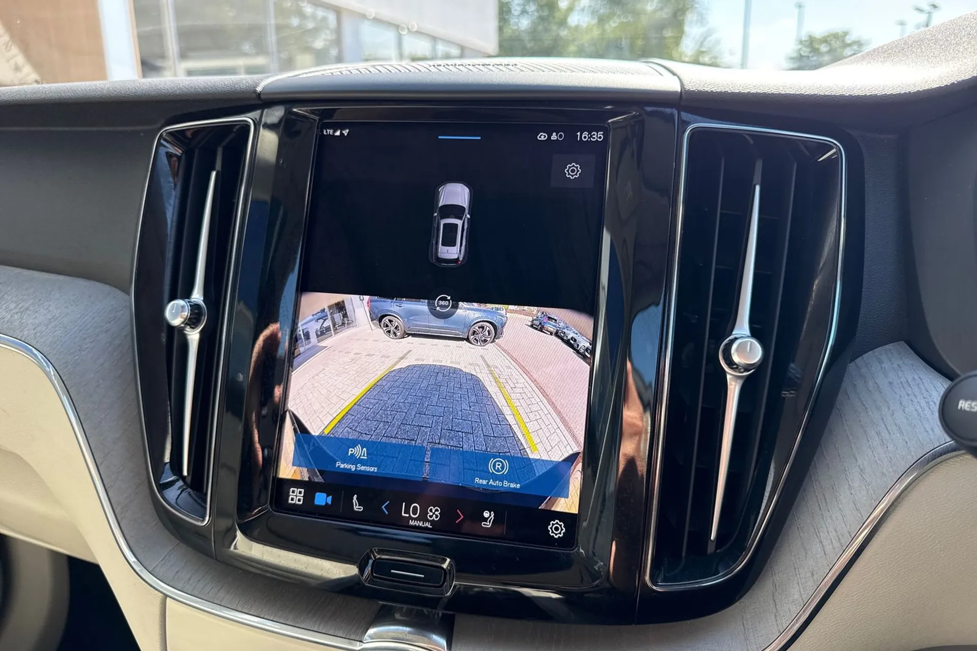 Volvo XC60 thumbnail image number 38