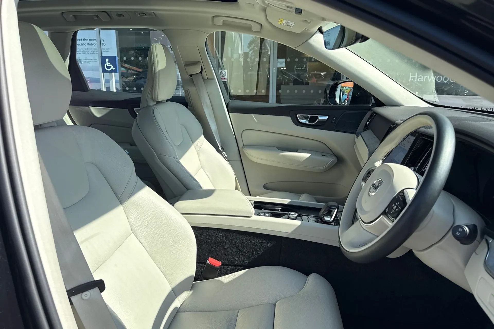 Volvo XC60 thumbnail image number 25