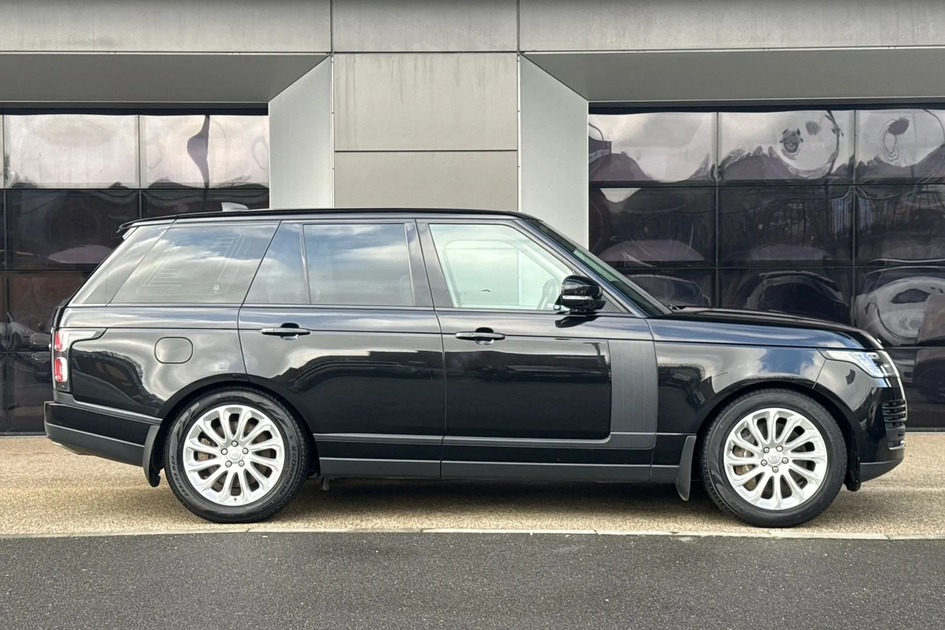 LAND ROVER RANGE ROVER thumbnail image number 2