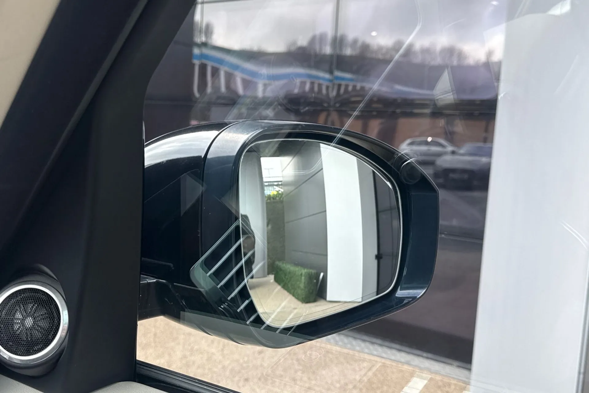 LAND ROVER RANGE ROVER thumbnail image number 59