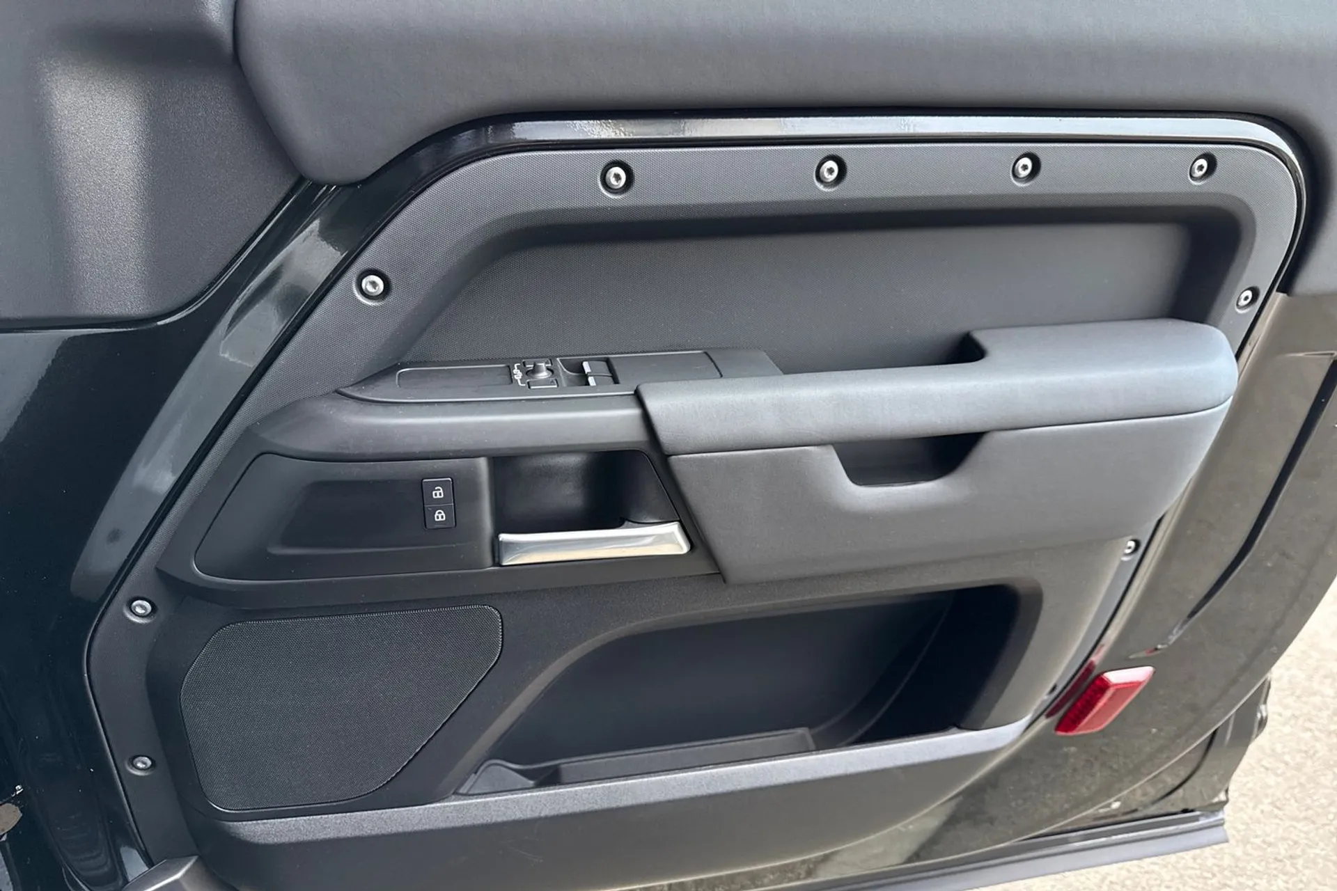 LAND ROVER DEFENDER thumbnail image number 42