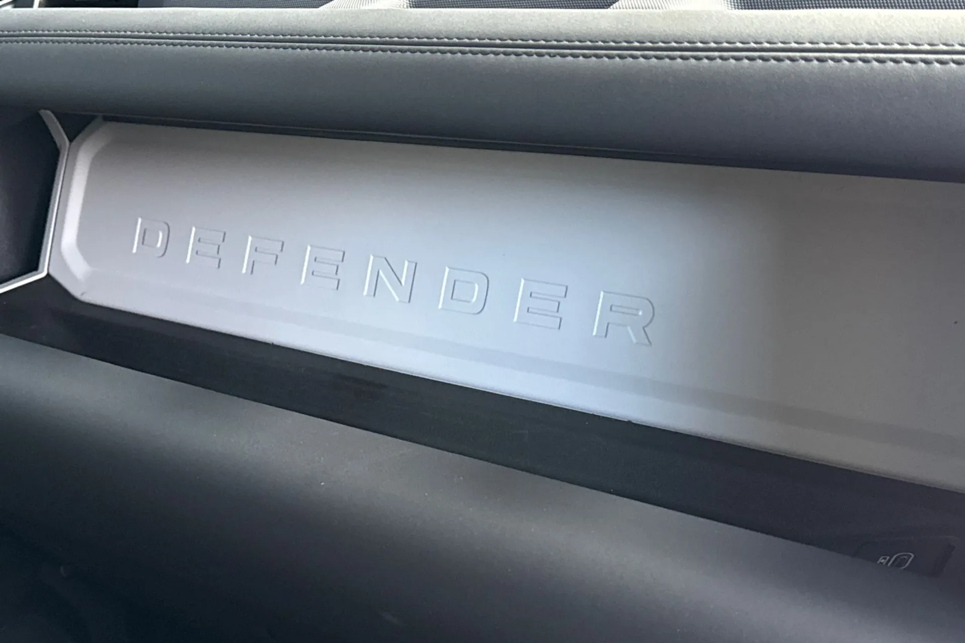 LAND ROVER DEFENDER thumbnail image number 48