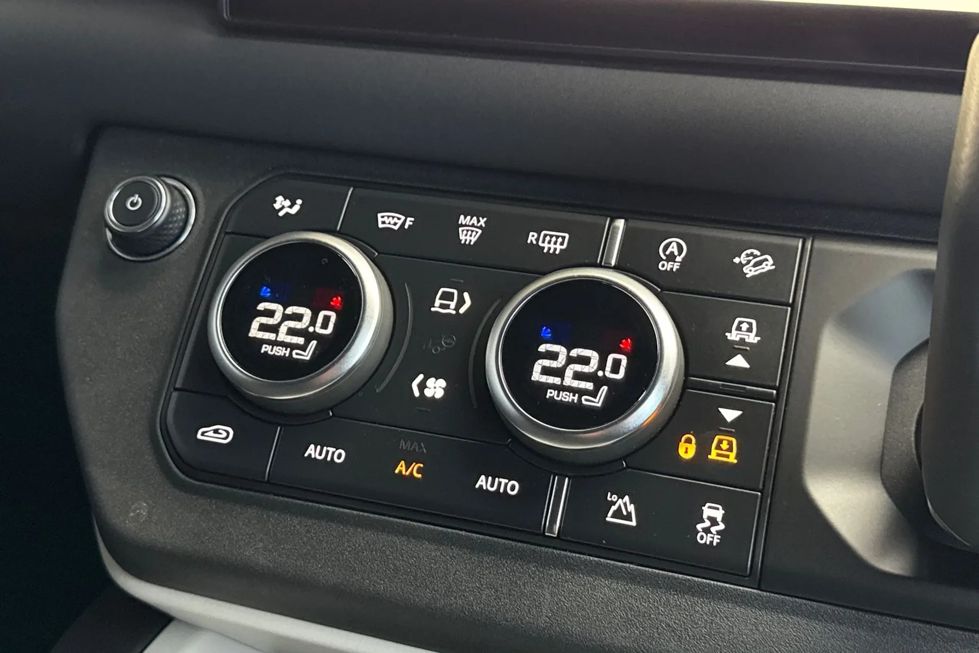 LAND ROVER DEFENDER thumbnail image number 41