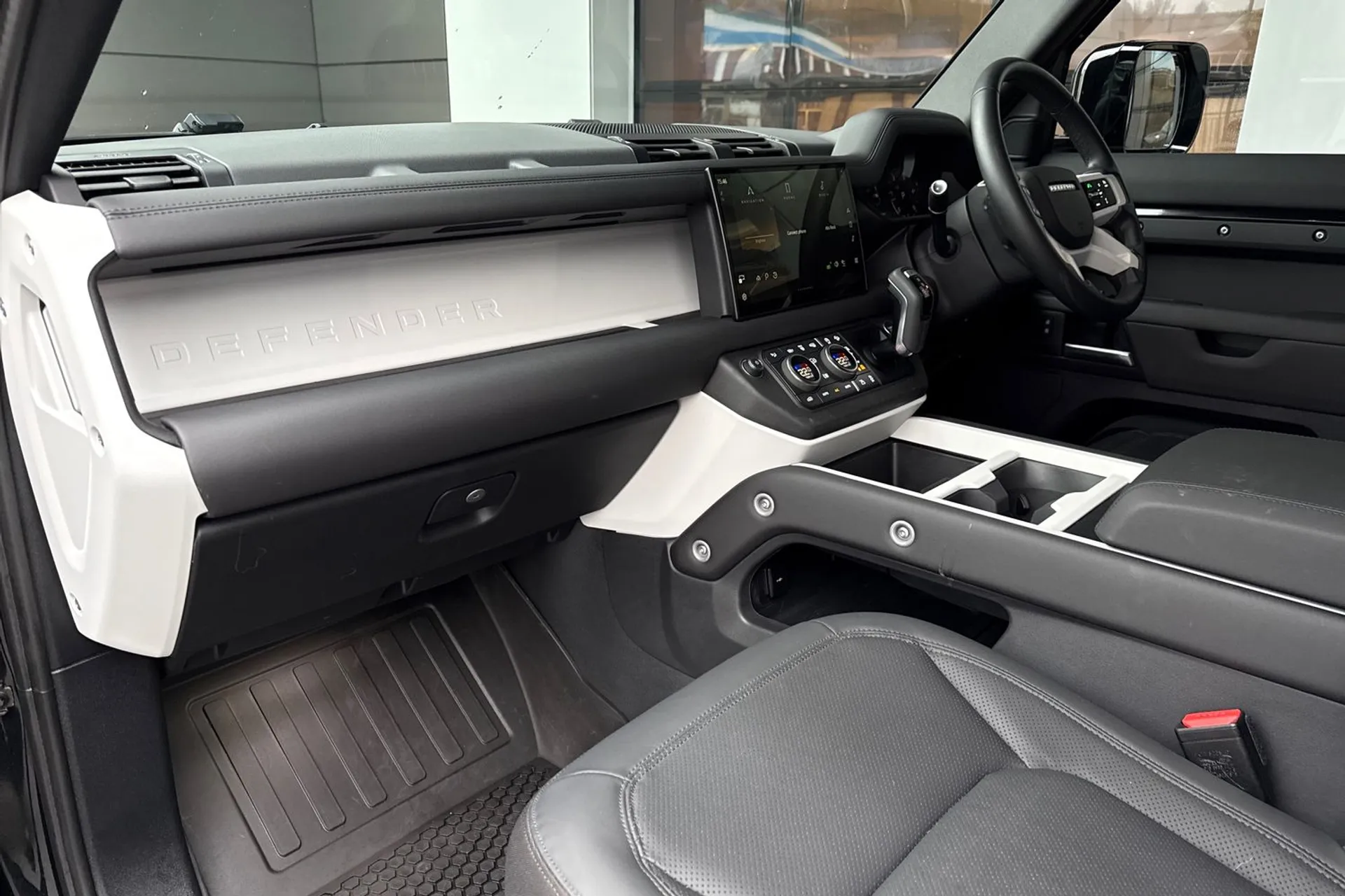 LAND ROVER DEFENDER thumbnail image number 32