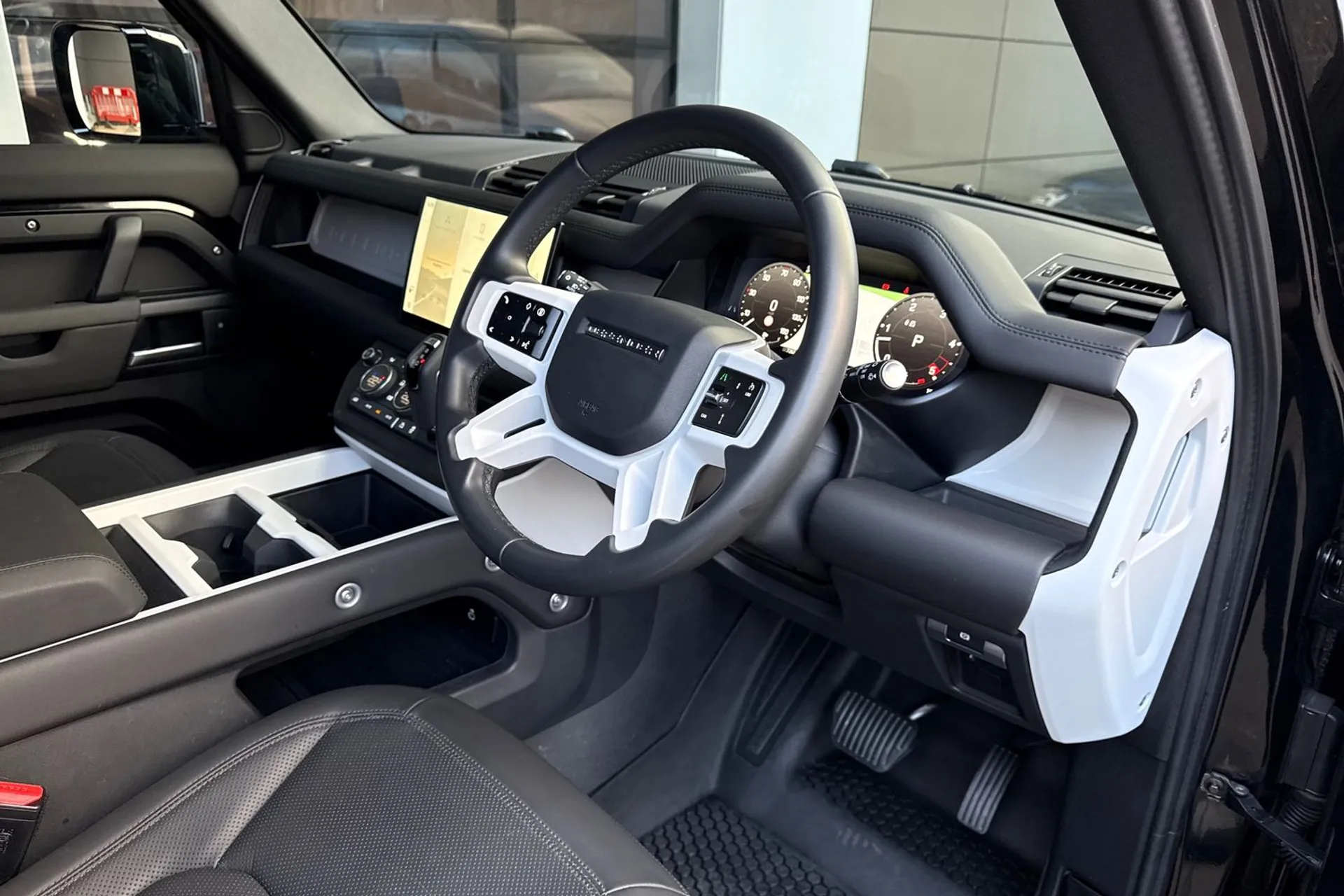 LAND ROVER DEFENDER thumbnail image number 31