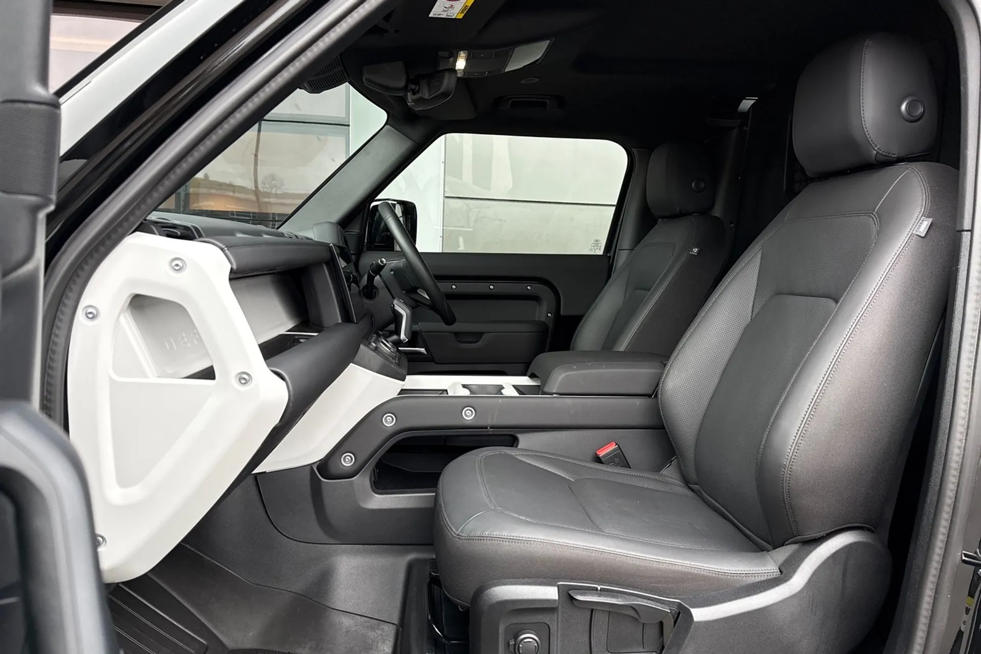 LAND ROVER DEFENDER thumbnail image number 33