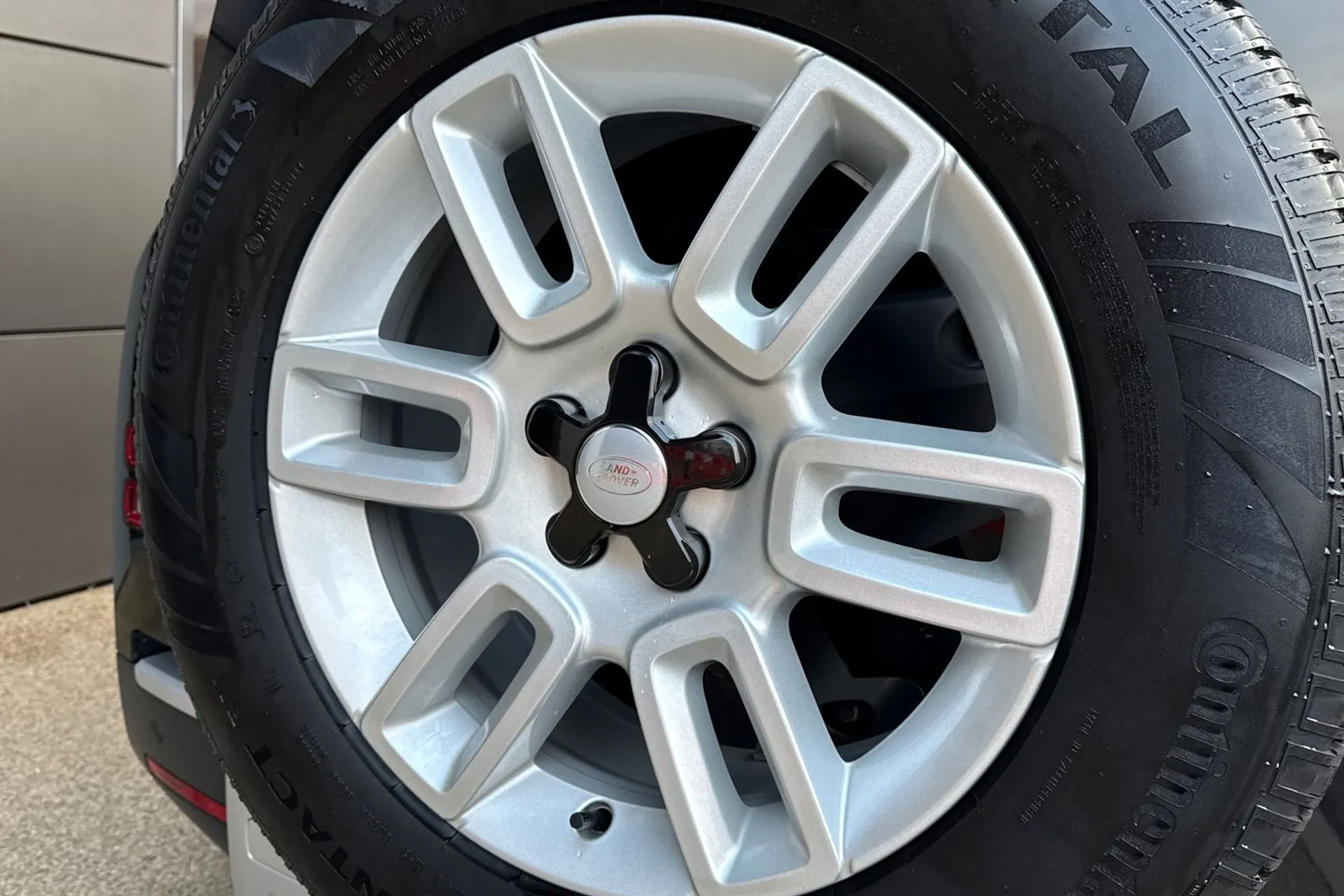 LAND ROVER DEFENDER thumbnail image number 35