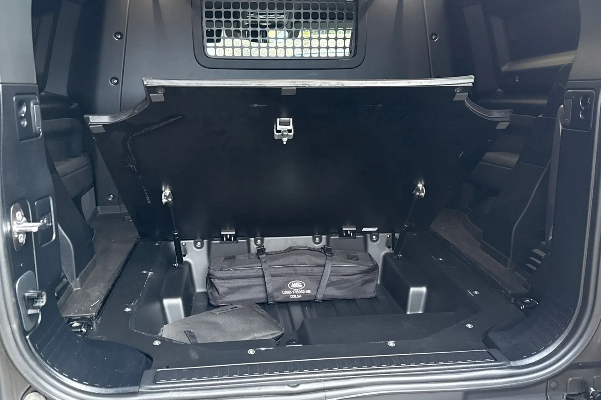 LAND ROVER DEFENDER thumbnail image number 25