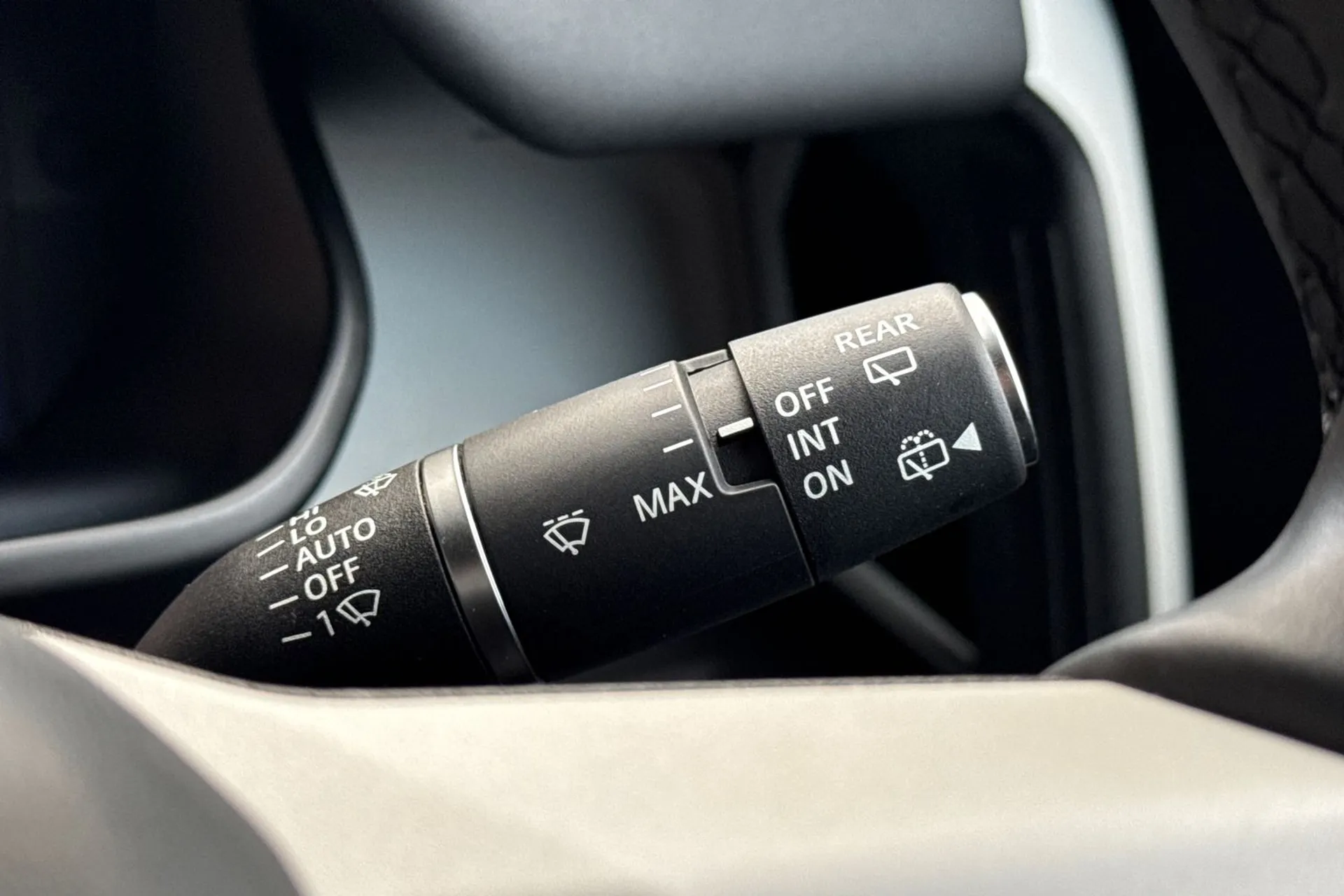 LAND ROVER DEFENDER thumbnail image number 57